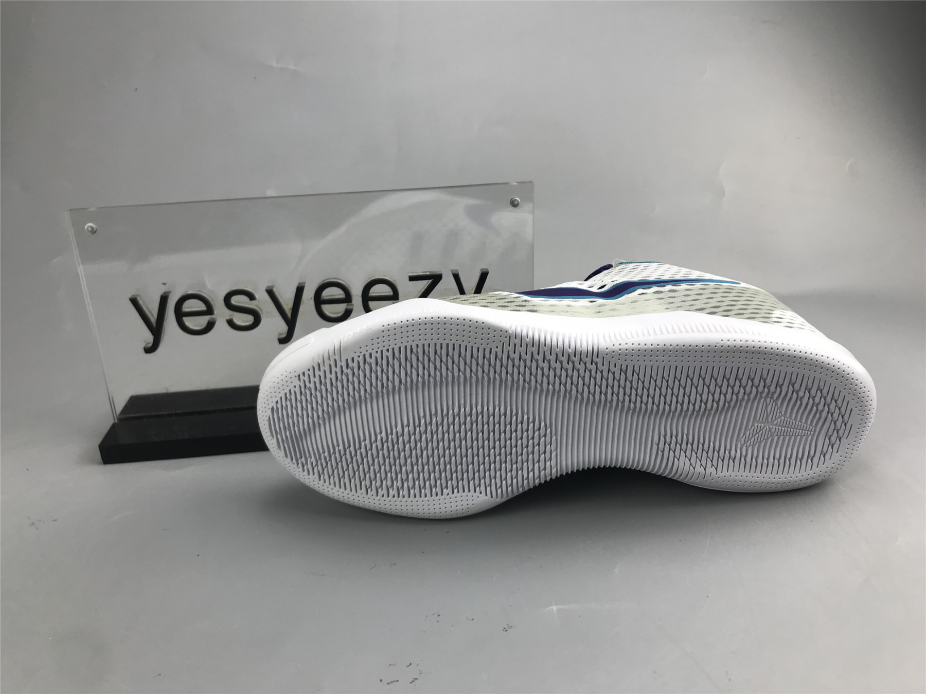 UA NIKE KOBE 11 EP
