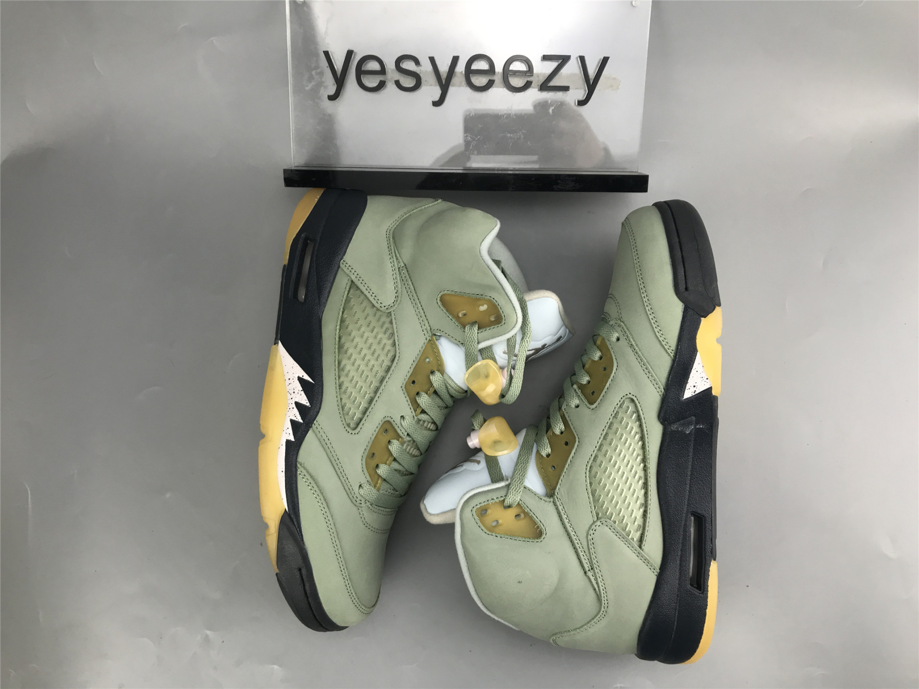 UA AIR JORDAN 5 RETRO 