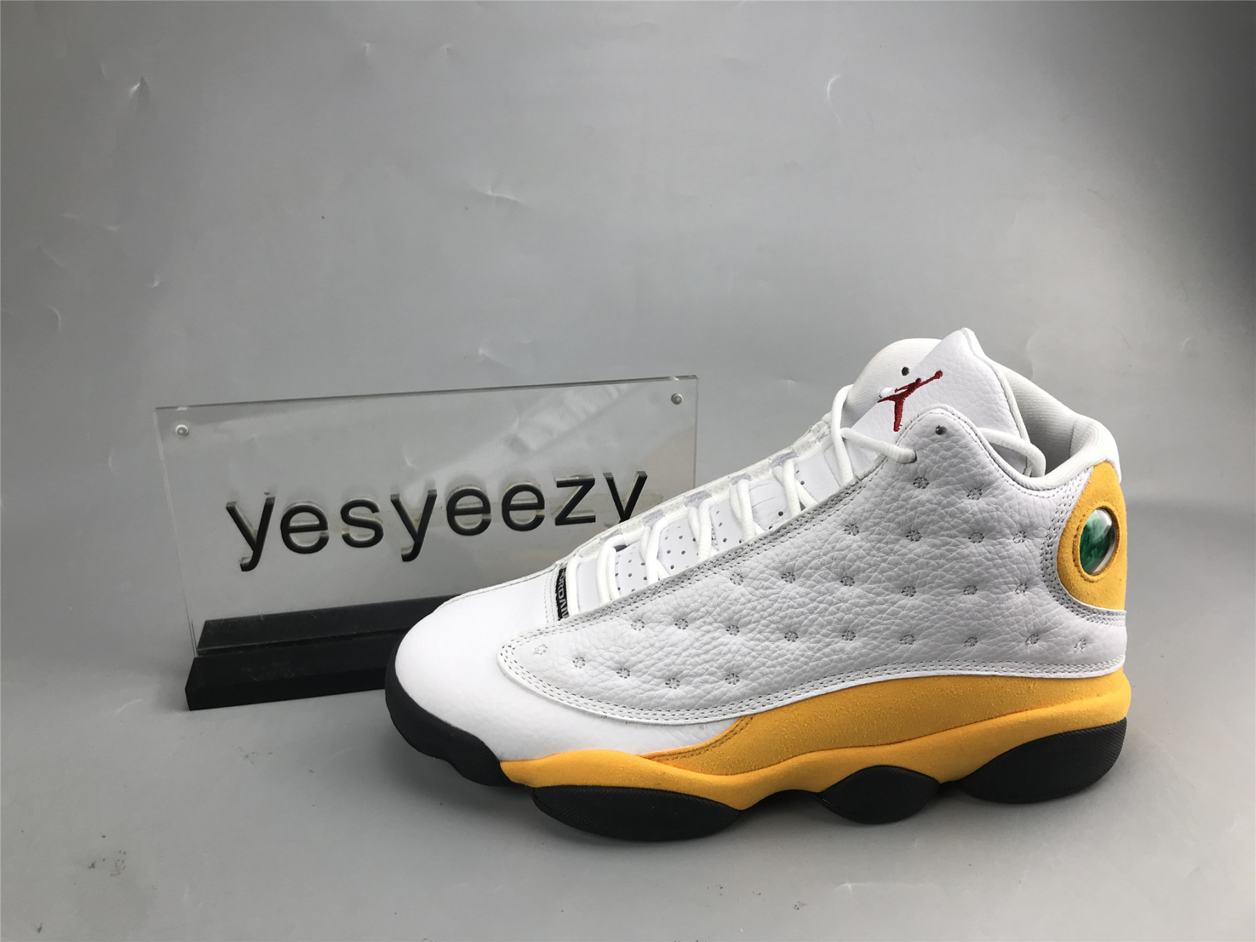 UA AIR JORDAN 13