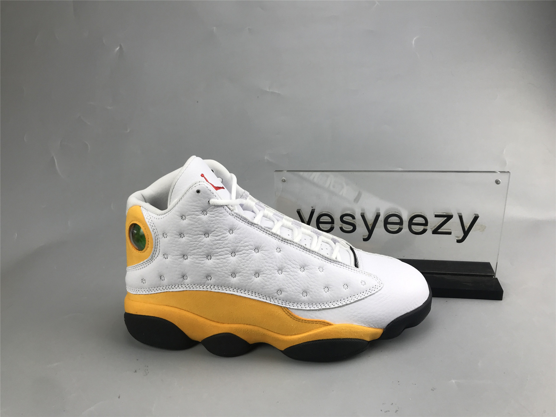 UA AIR JORDAN 13