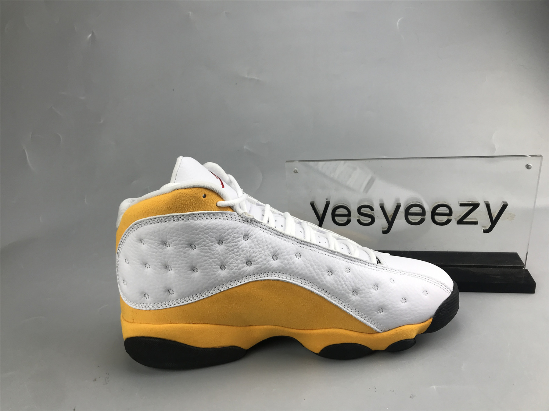 UA AIR JORDAN 13