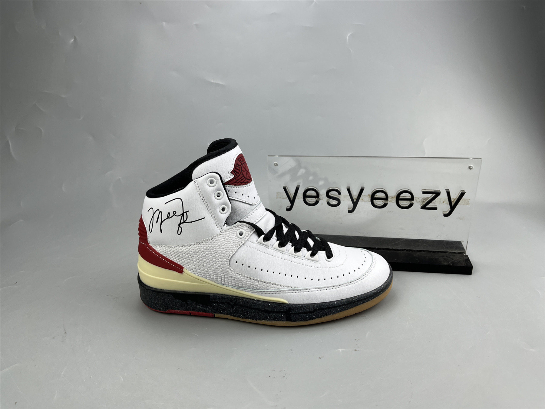 UA OFF WHITE X AIR JORDAN 2 LOW SP RED WHITE
