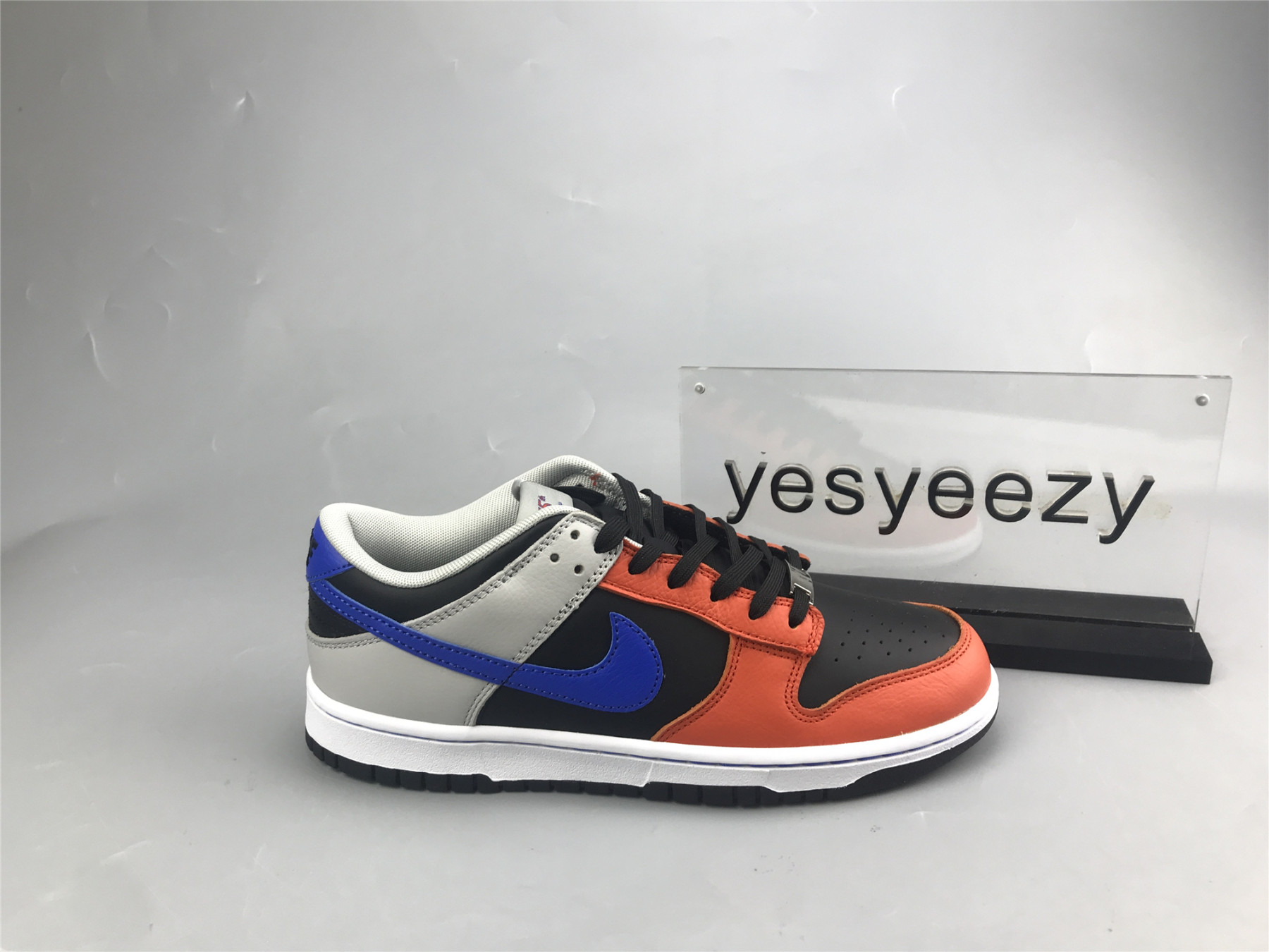 UA NIKE NBA X DUNK LOW EMB