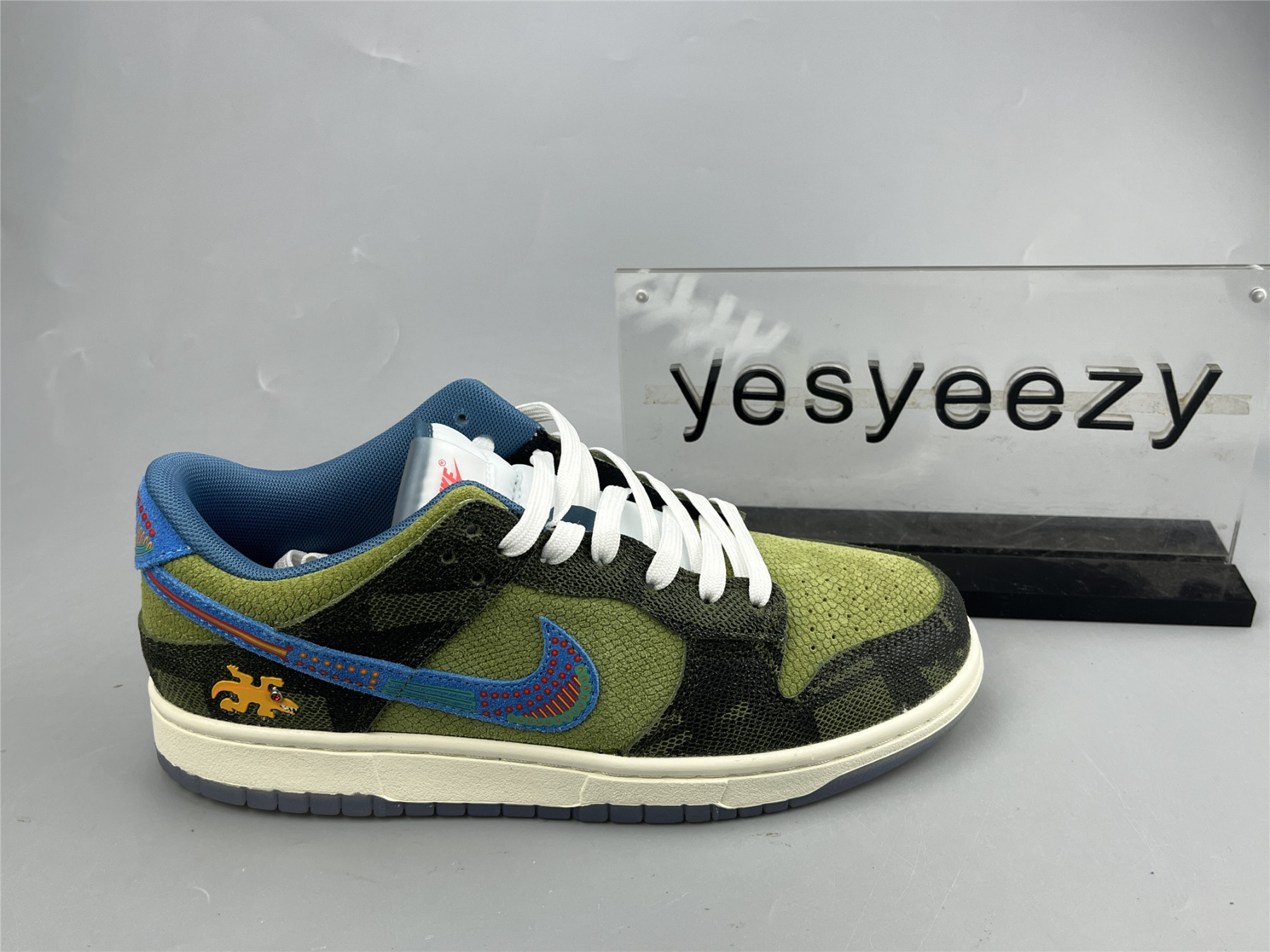 UA NIKE DUNK LOW