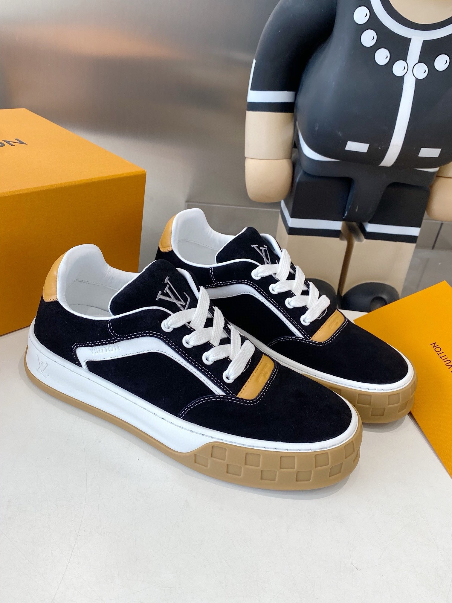 UA LV Tilted Sneaker