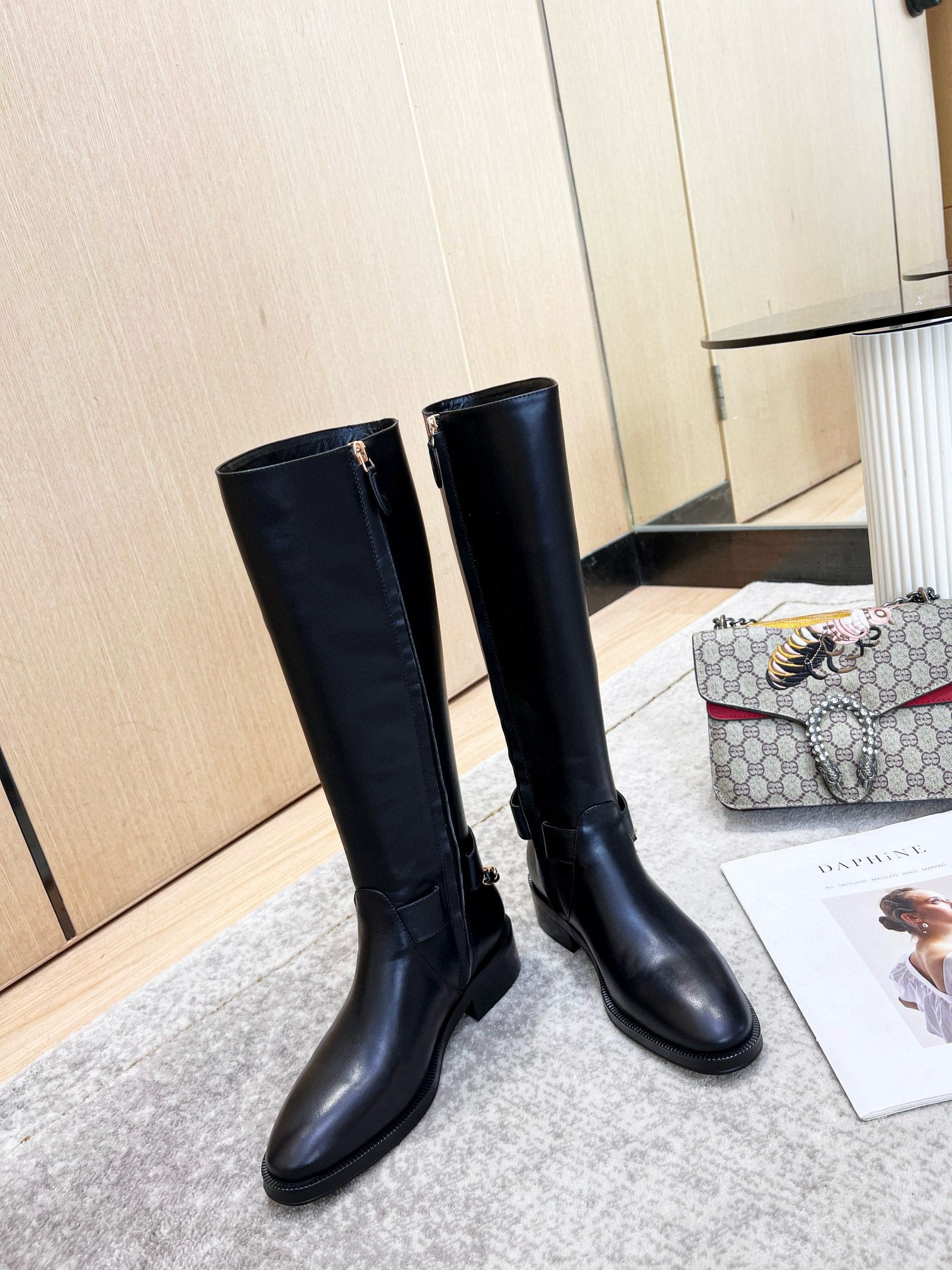 ua Ch**el boots