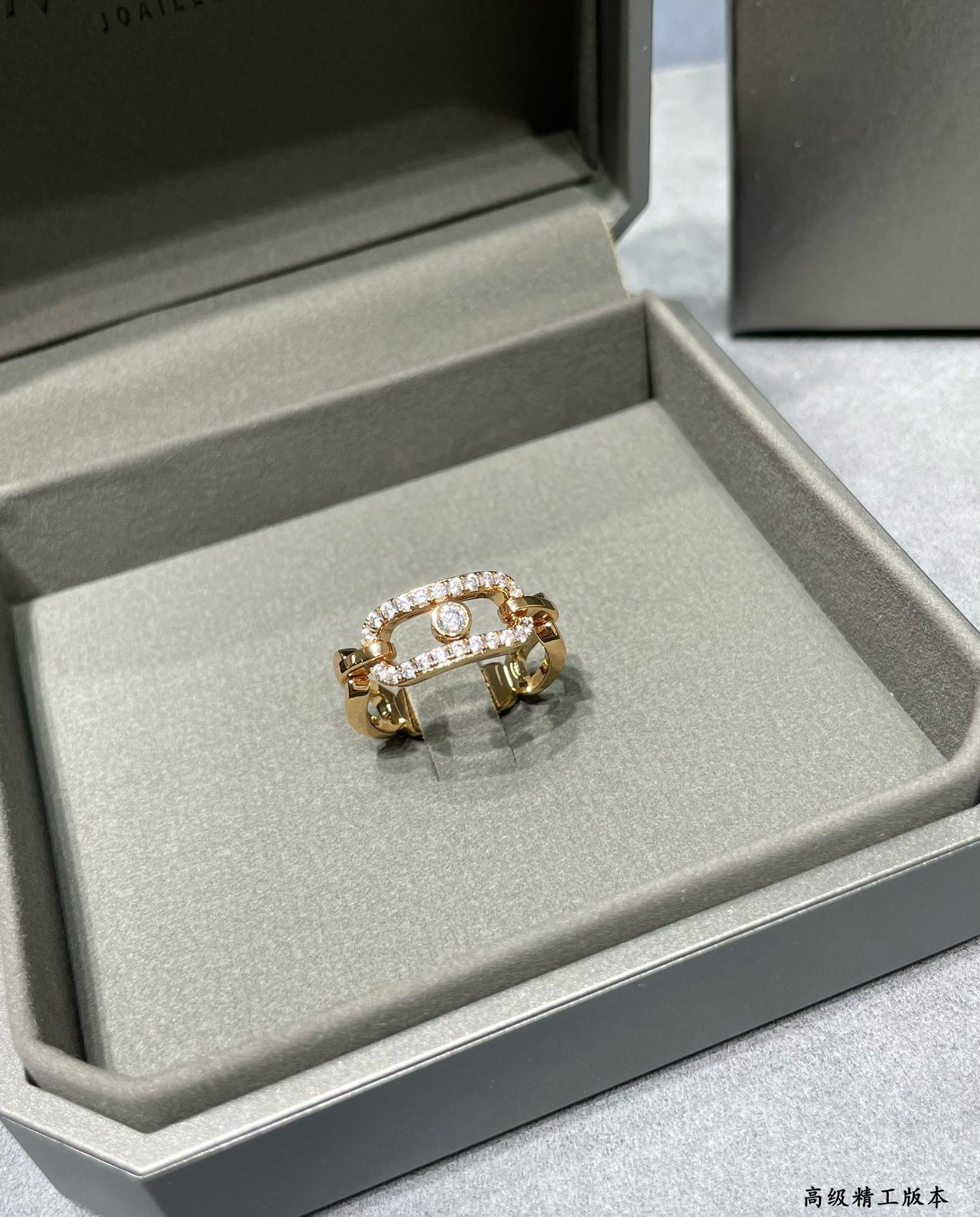 Mes1kaa move d1am0nd ring