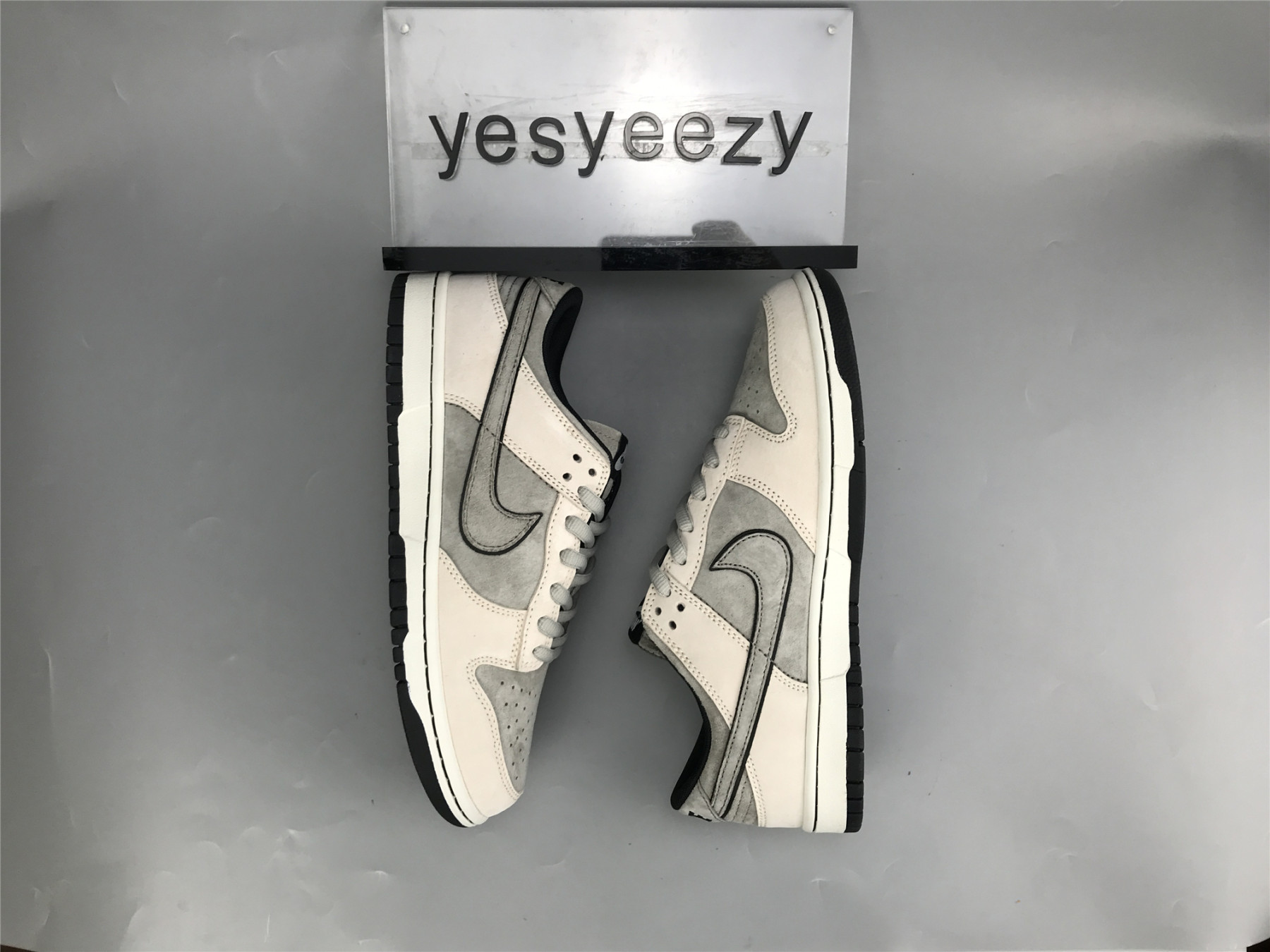 UA NIKE SB DUNK LOW "STEAMBOY OST" GREY BLACK