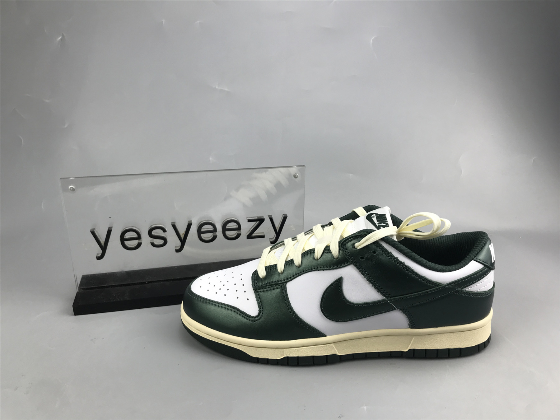 UA NIKE WMNS DUNK LOW