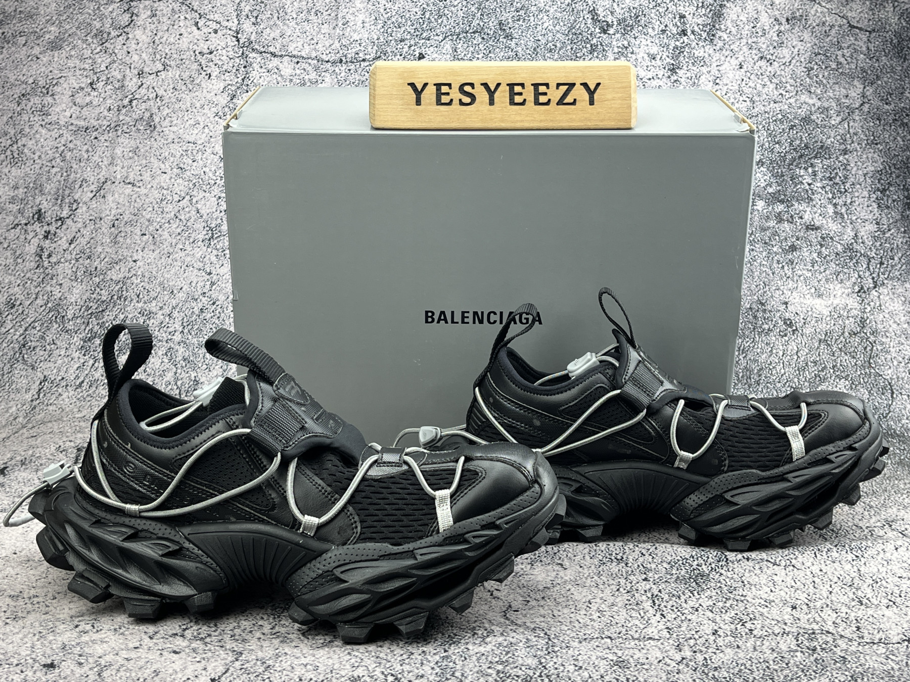 ua Ba1en*iaga sneakers