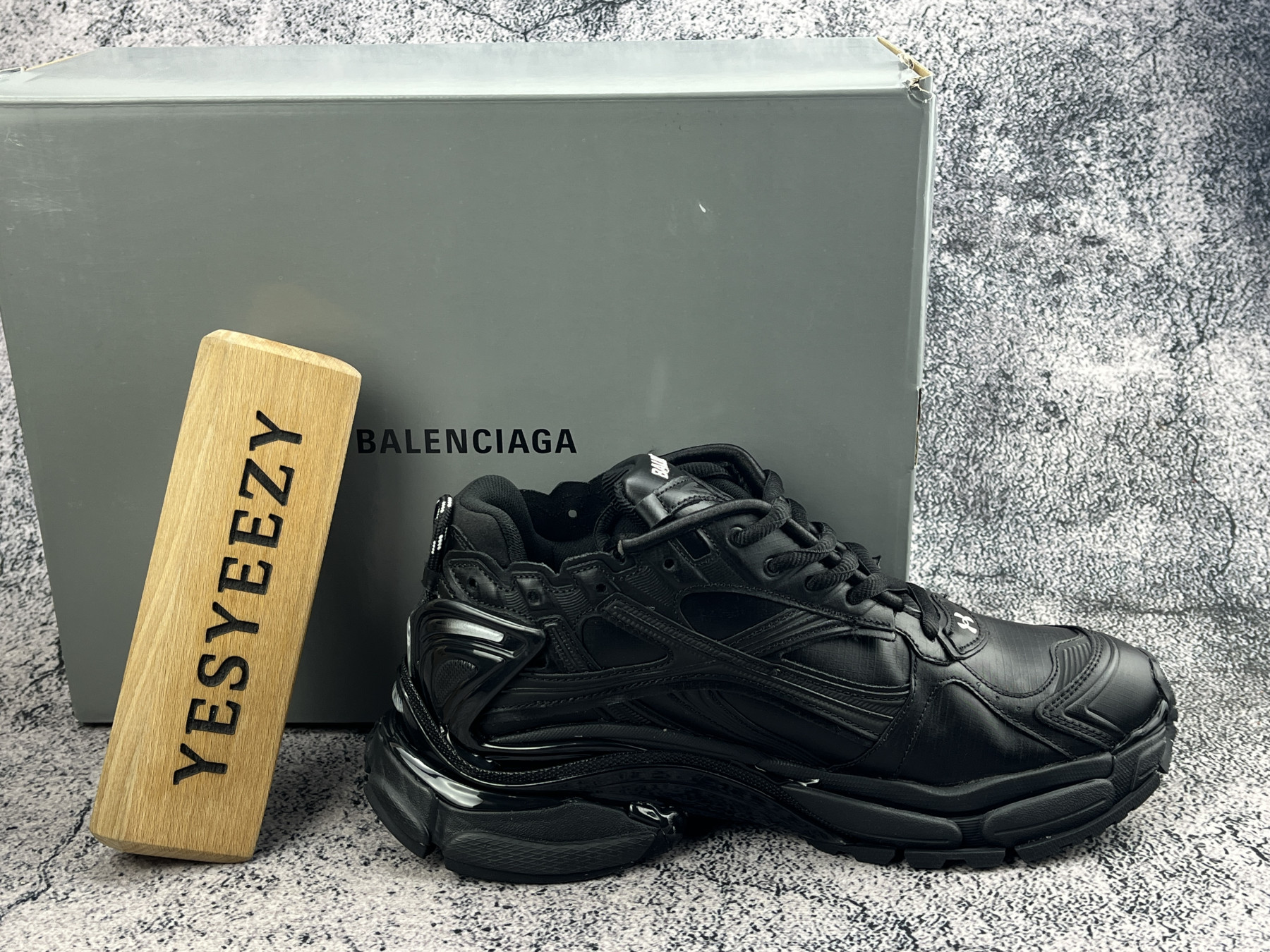 ua Ba1en*iaga runner sneaker