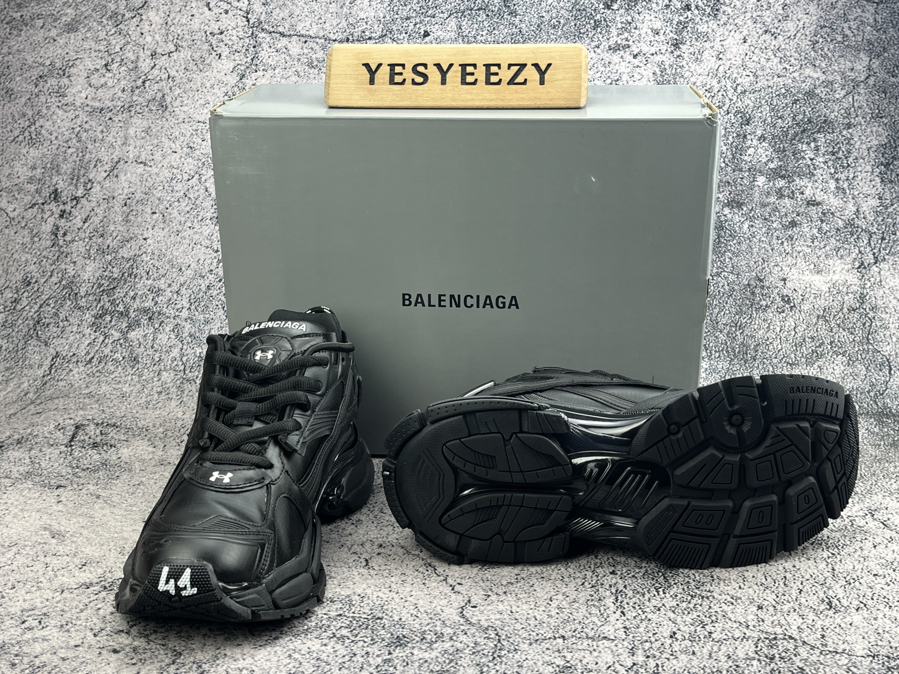 ua Ba1en*iaga runner sneaker