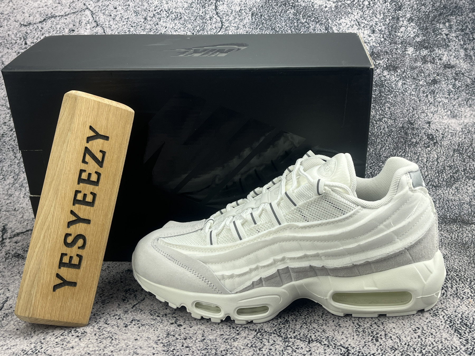 UA Nike Air Max 95