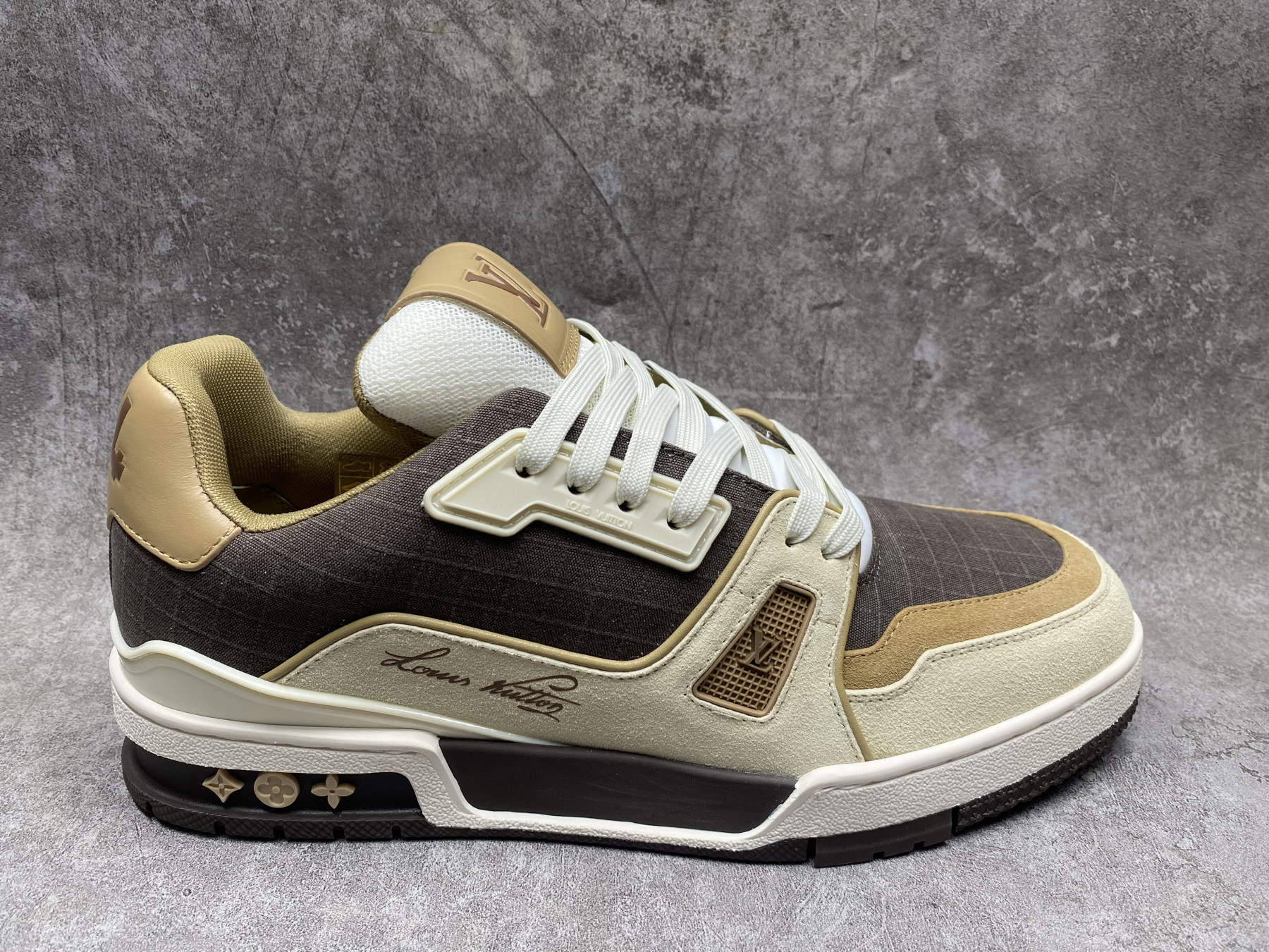 UA LV trainer Sneakers