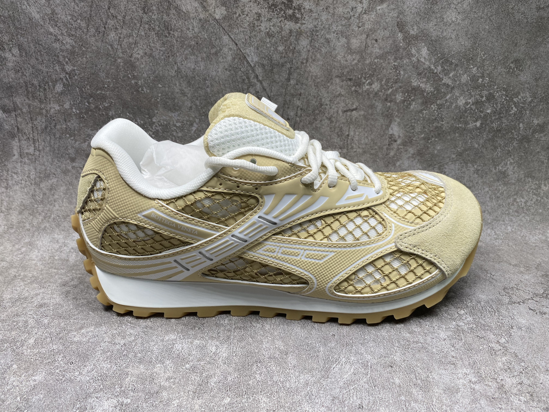 ua b0tte*a Ven*ta orbit sneaker
