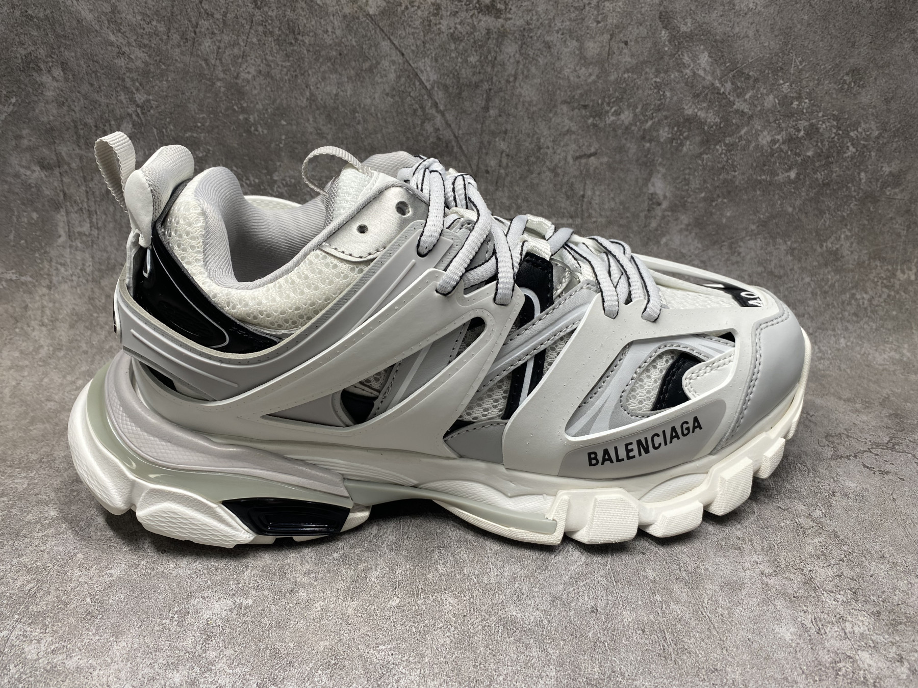 ua Ba1en*iaga track sneaker