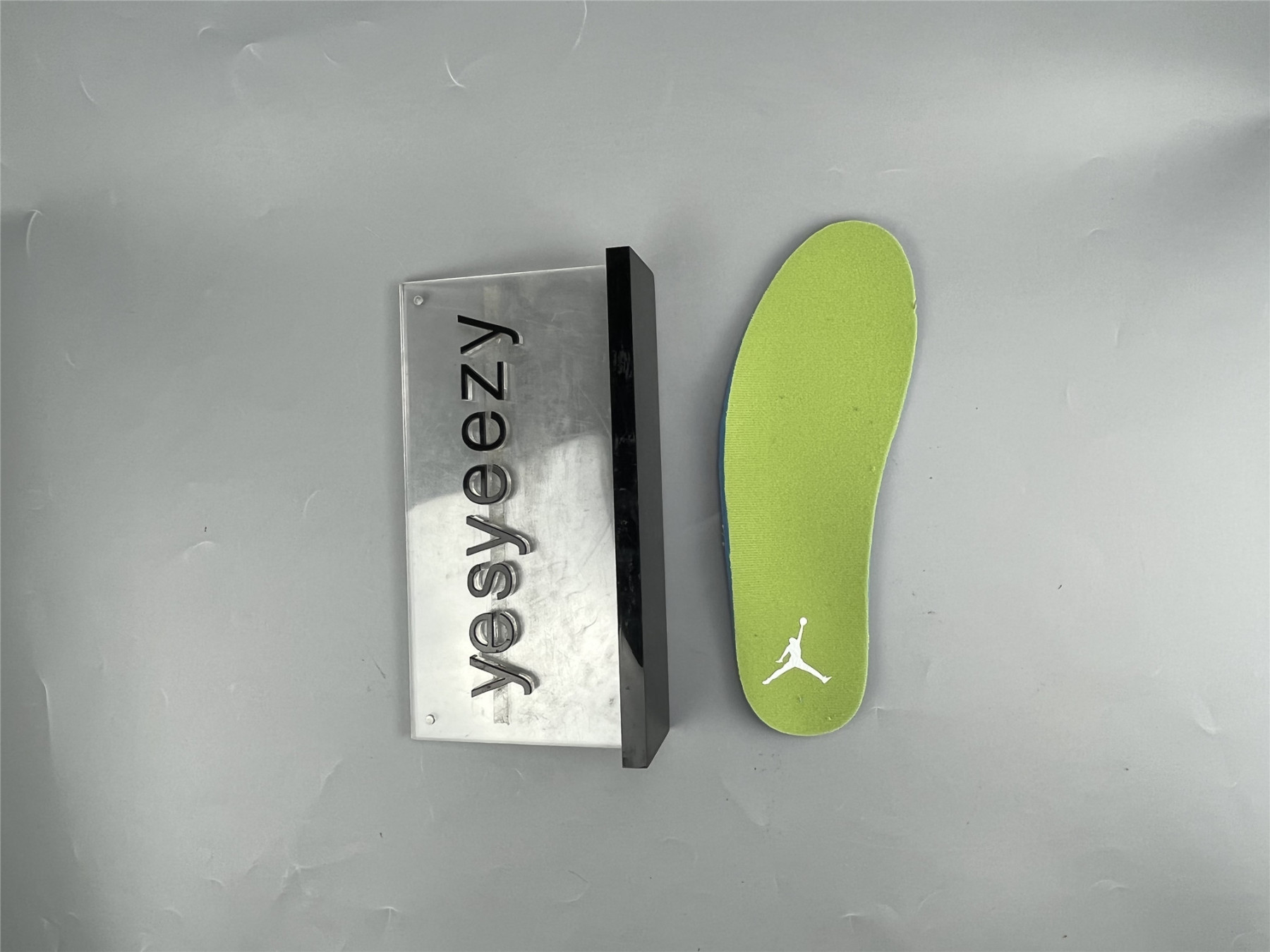 UA AIR JORDAN 1 MID SE GS
