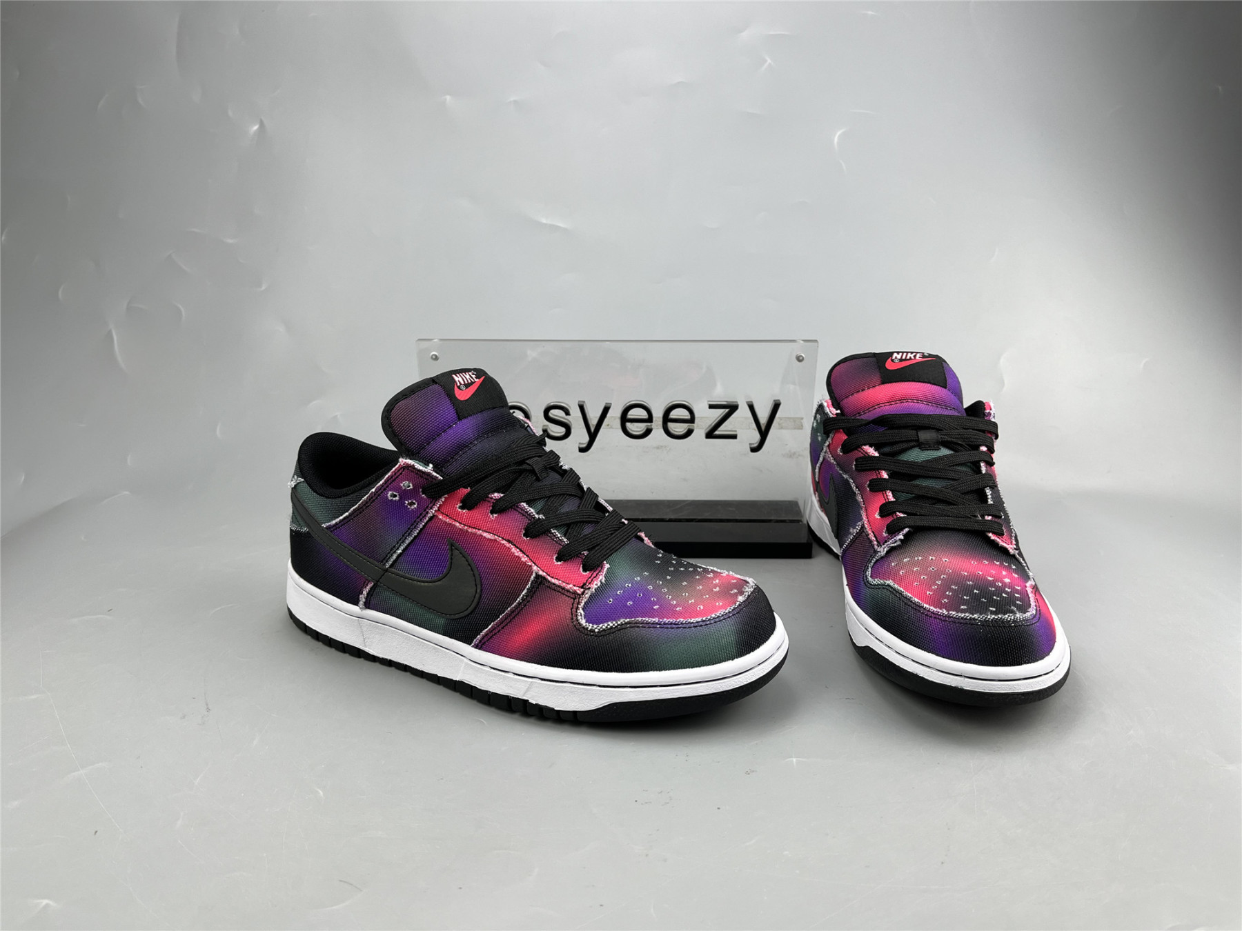 UA NIKE DUNK LOW "GRAFFITI"