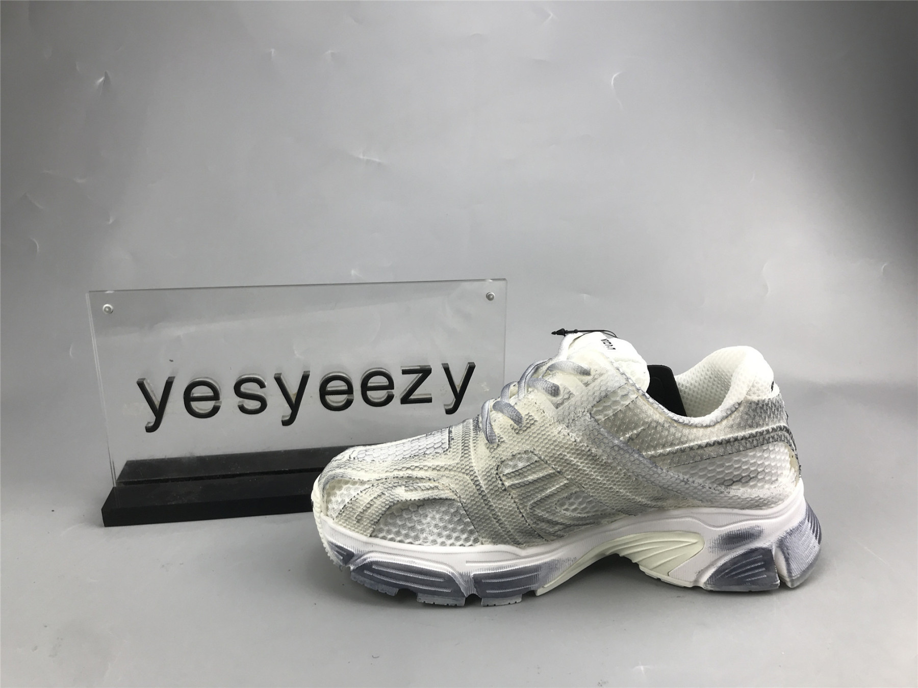 ua phanT0m sneaker white