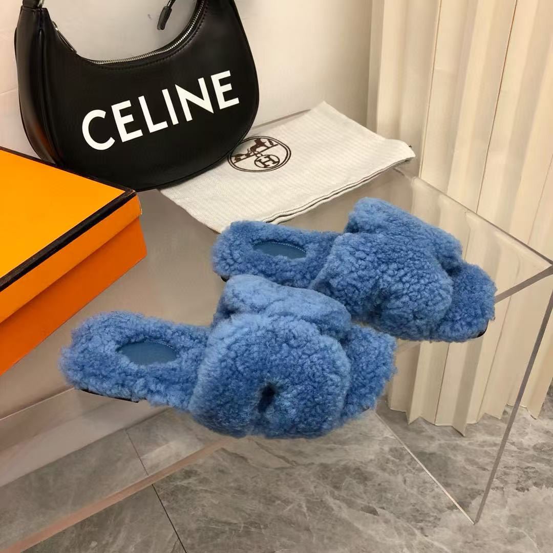UA H**me5 Oran sandal