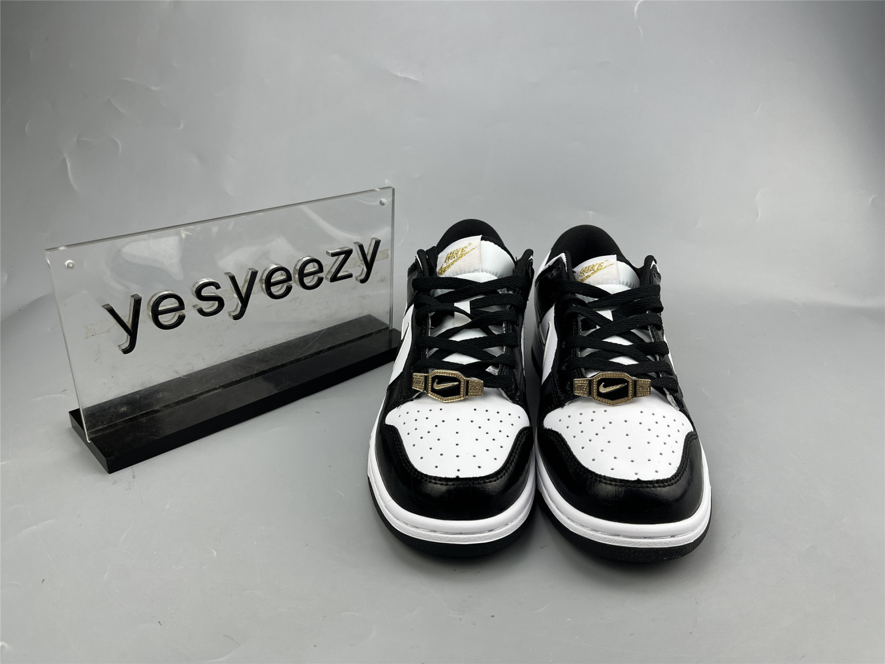 UA NIKE DUNK LOW 