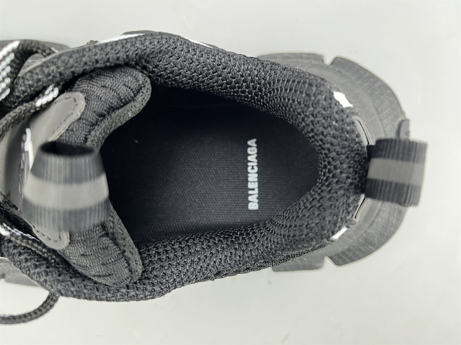 ua phanT0m sneaker black white