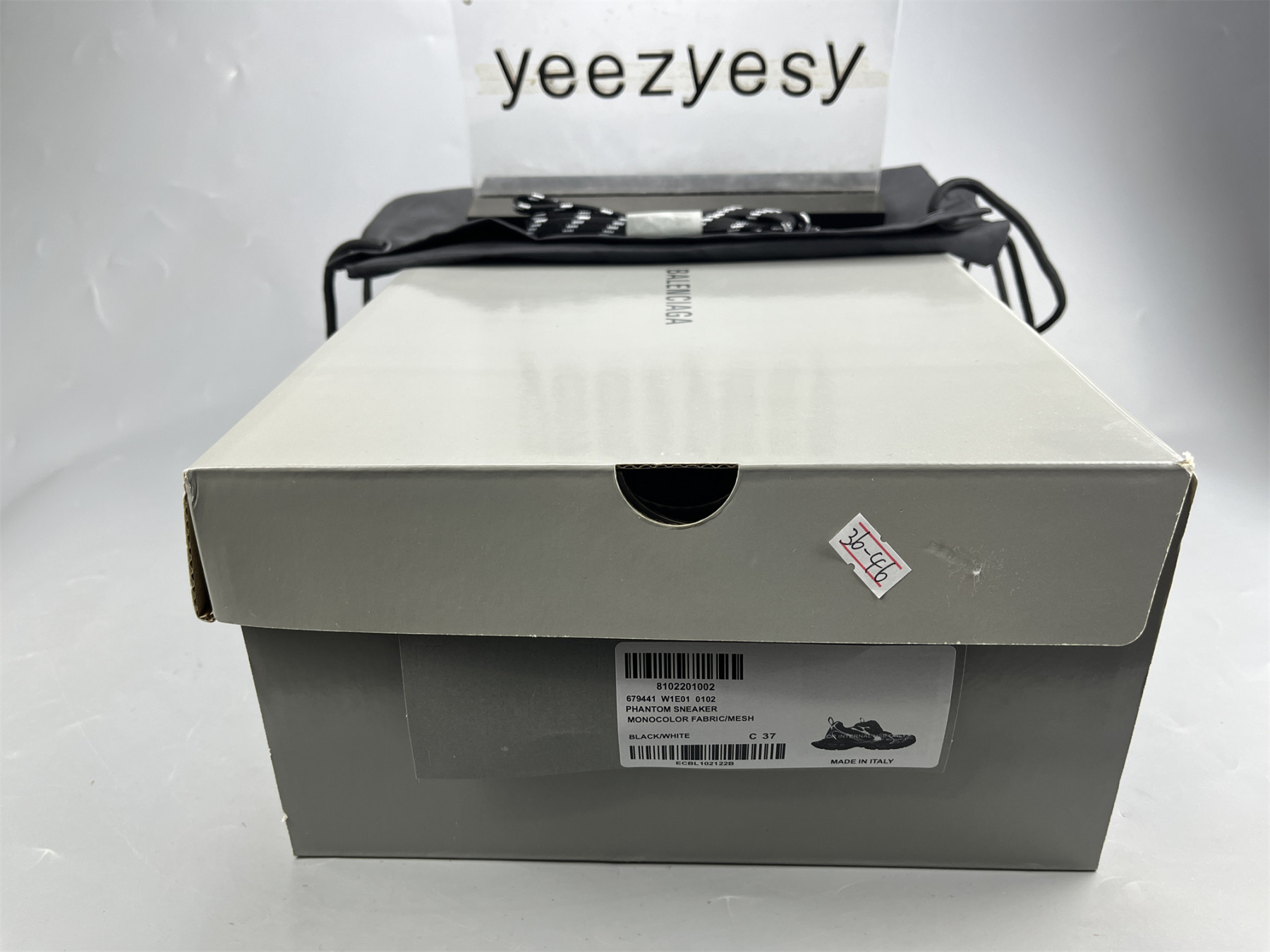 ua phanT0m sneaker black white