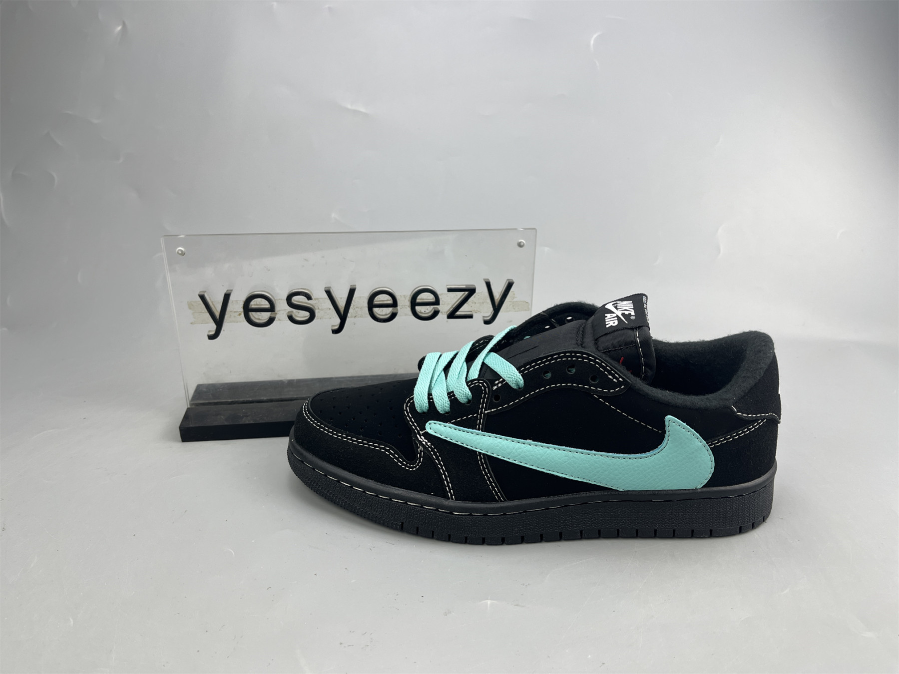 ua air jordan 1 low t*f*ny phanT0m