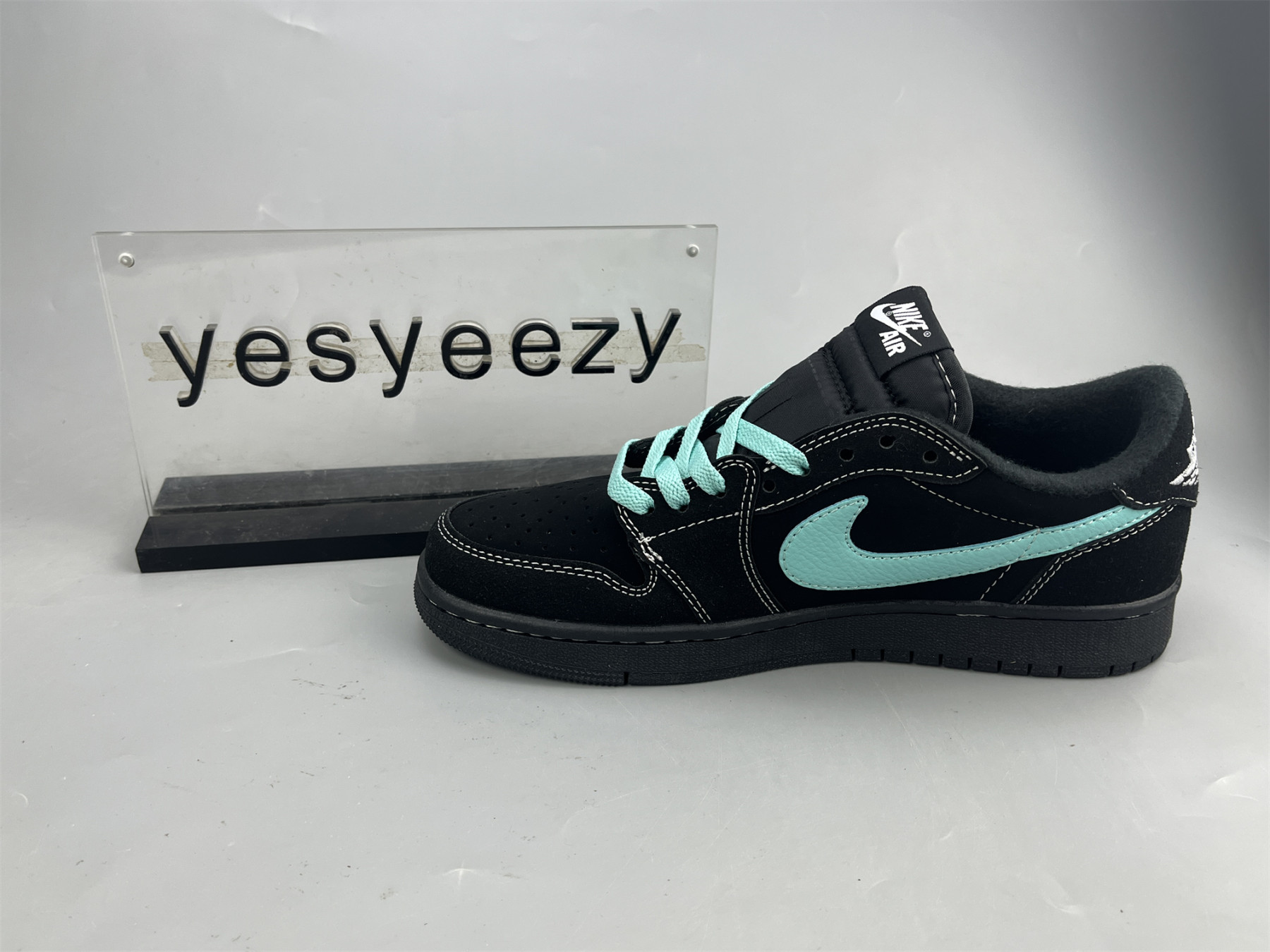 ua air jordan 1 low t*f*ny phanT0m