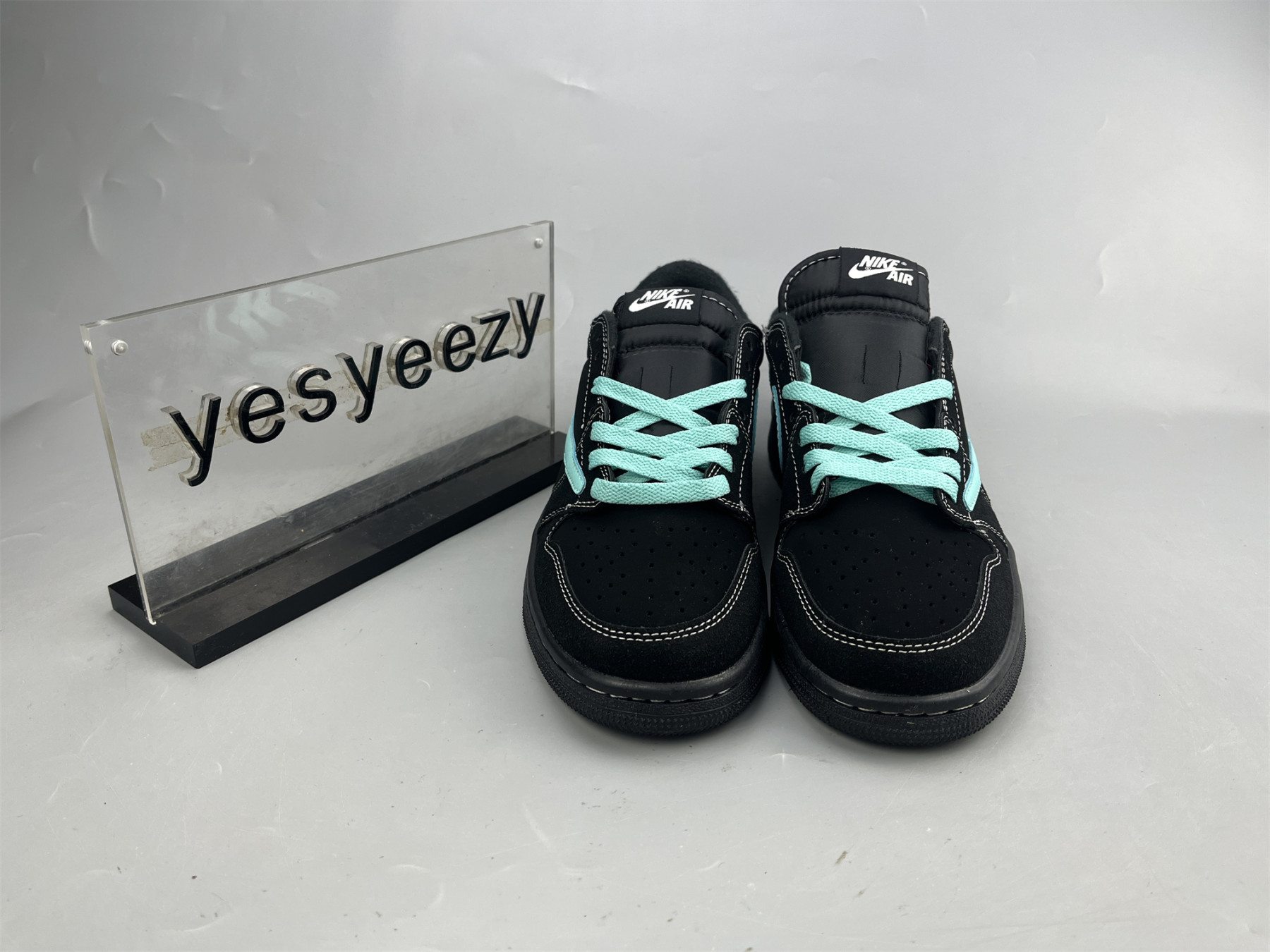 ua air jordan 1 low t*f*ny phanT0m
