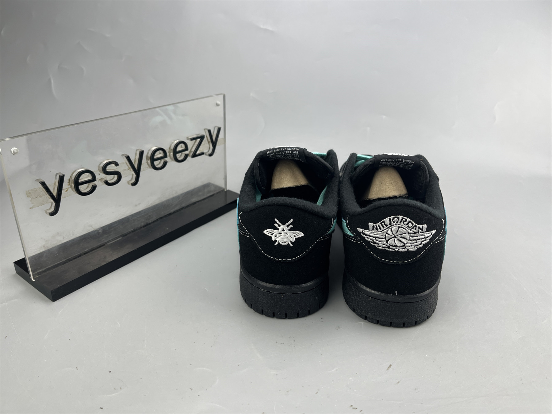 ua air jordan 1 low t*f*ny phanT0m