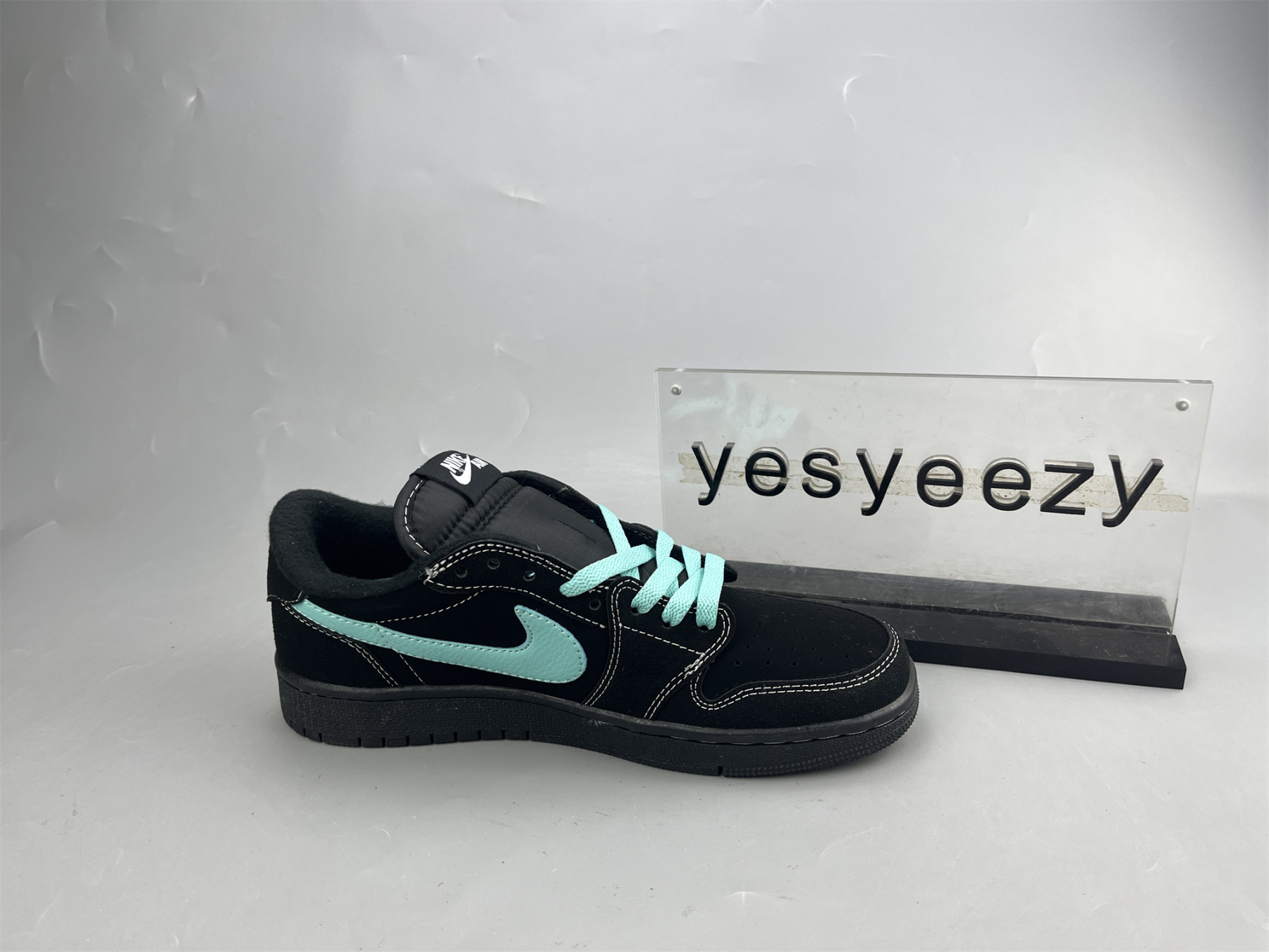 ua air jordan 1 low t*f*ny phanT0m