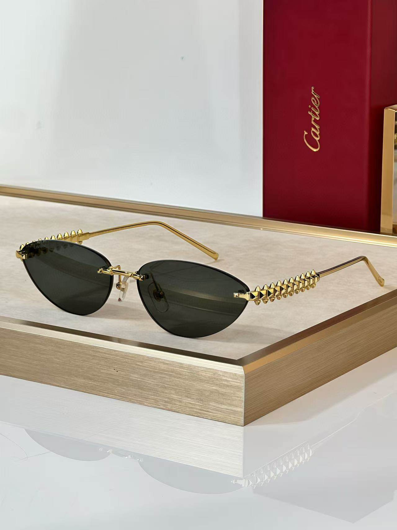 Ca*t1er glasses