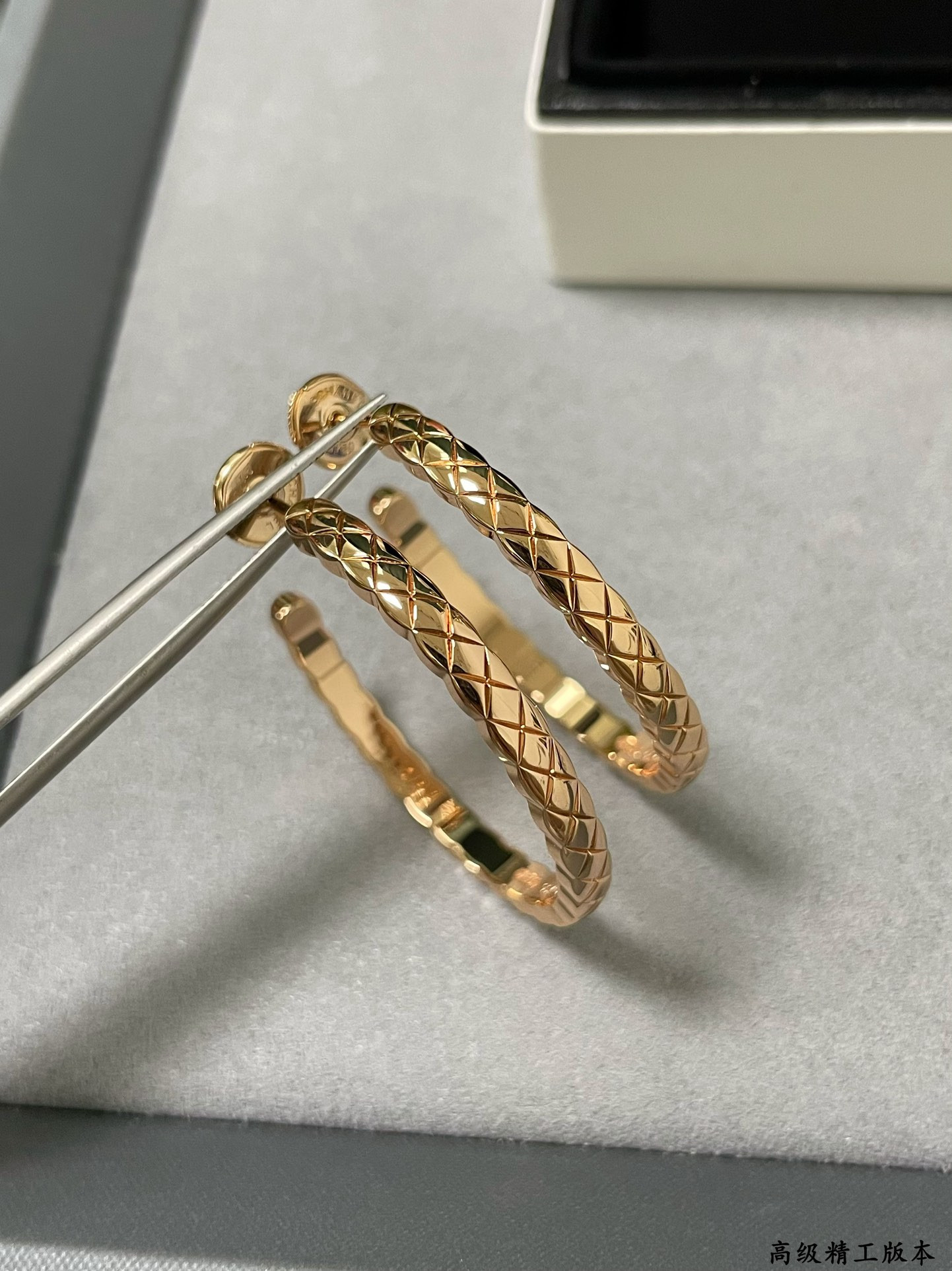 ch**el large D1am0nd-shaped polished surfa*e earrings