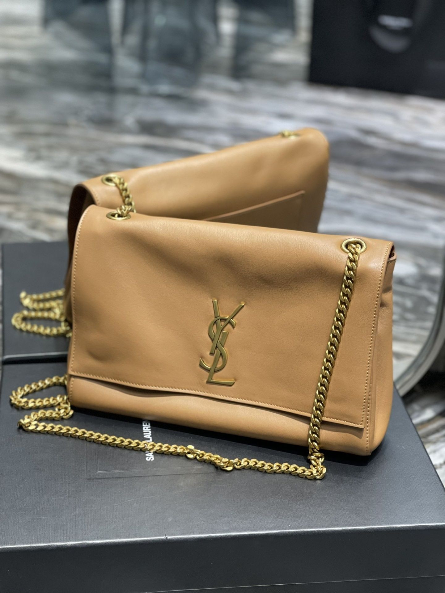 Y51 Kate Reversible Suede and Leather Shoulder Bag 28.5x20x6cm