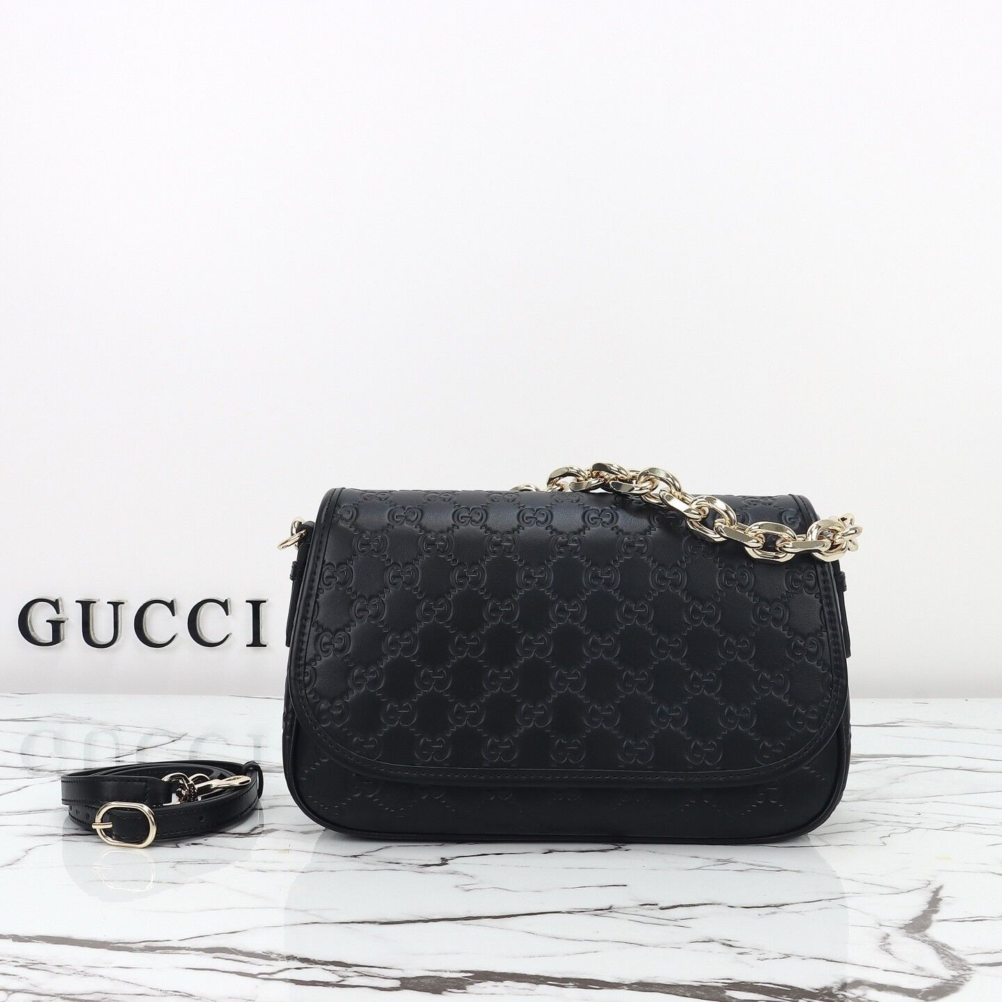 Gvc*1 GG Emblem Medium Shoulder Bag 28x17x9cm