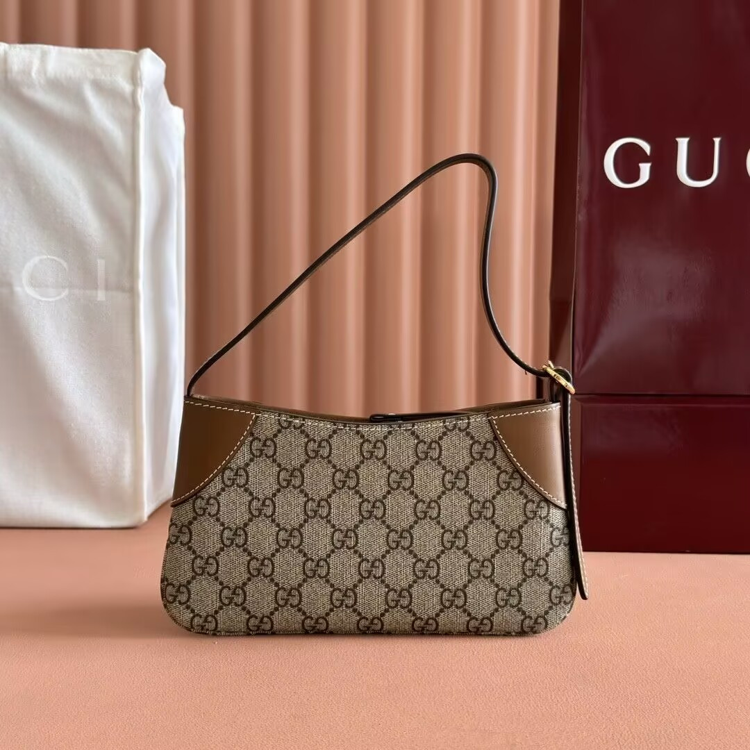 Gvc*1 GG Emblem Small Shoulder Bag 23x13x2cm