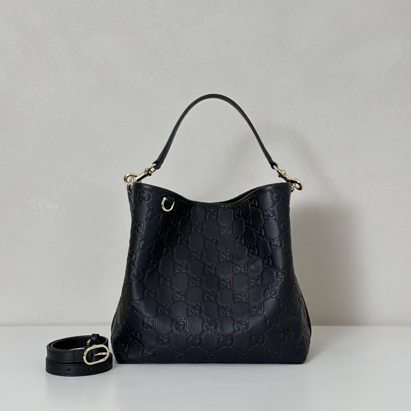 Gvc*1 GG Emblem Medium Bucket Bag 25x25x15.5cm