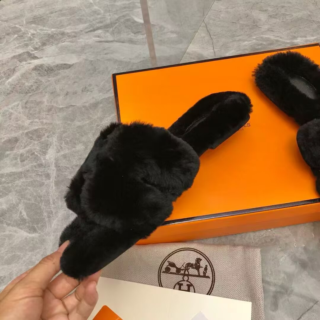 UA H**me5 Chypre sandal
