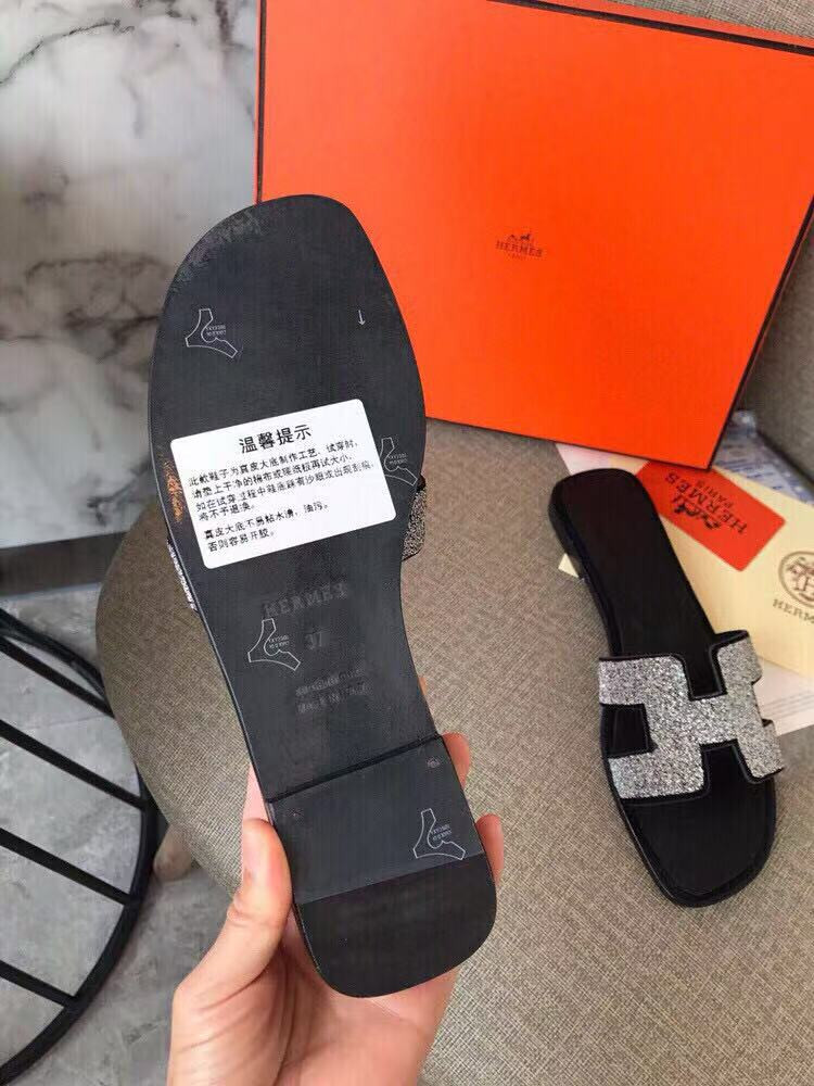UA H**me5 Oran sandal