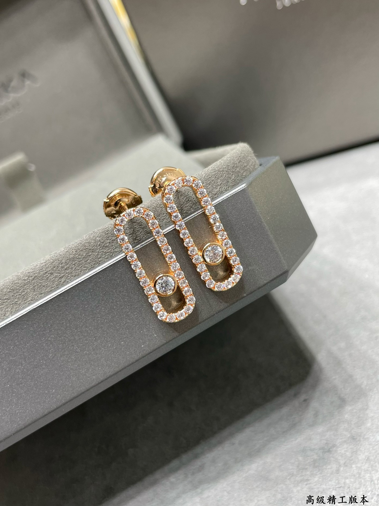 Mes1kaa single d1am0nd stud earrings