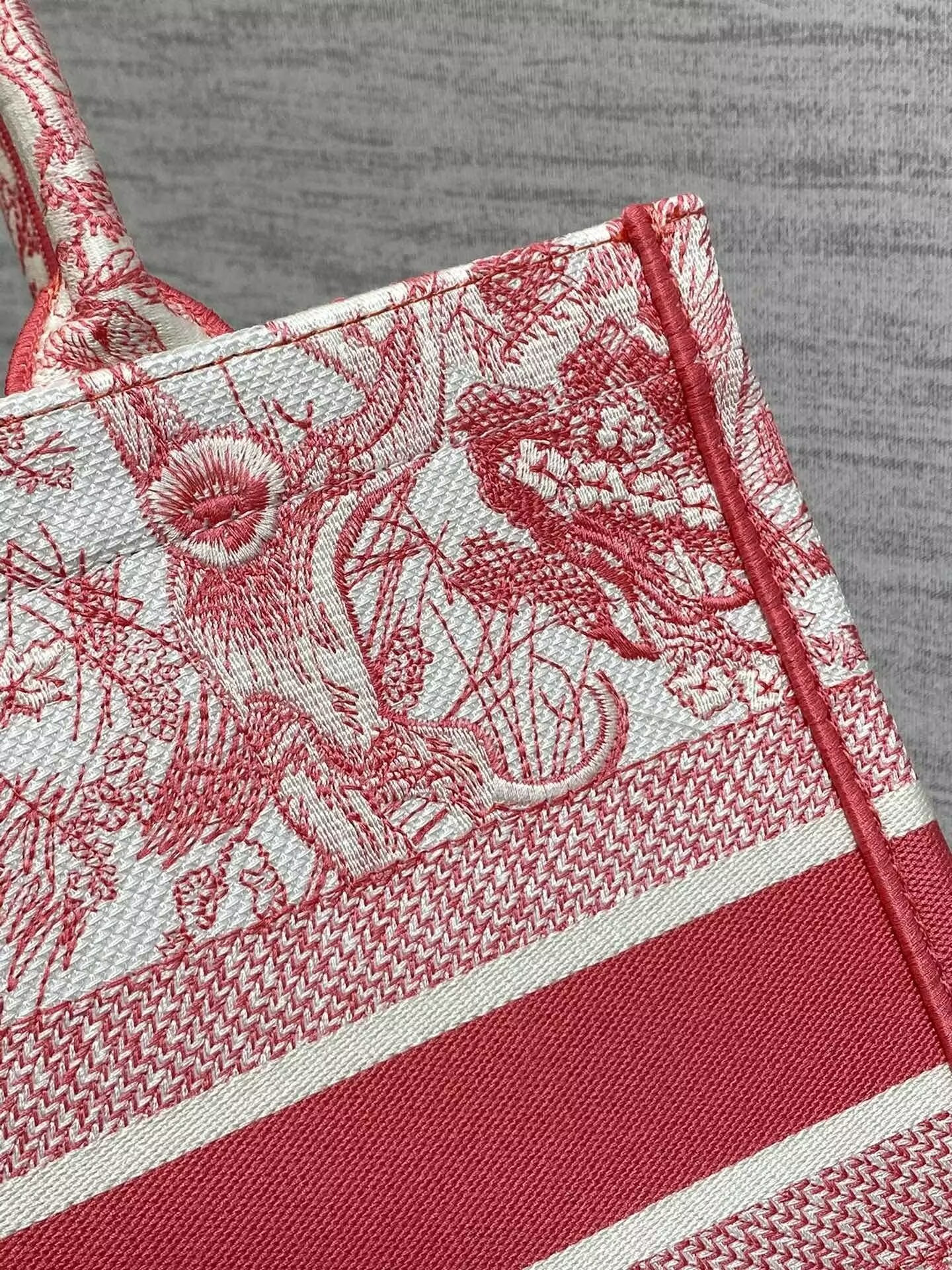 D10r Tote 36 x 18 x 28cm