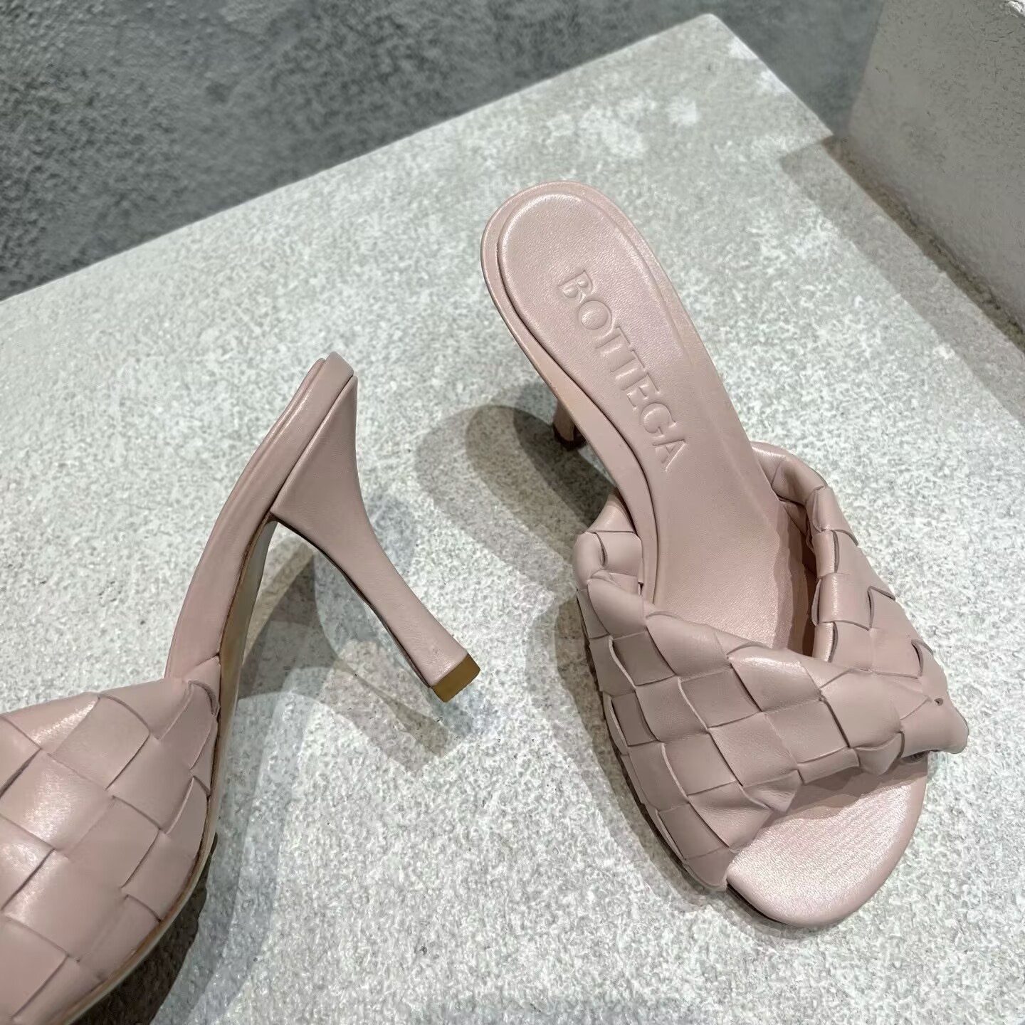 UA B0tt*ga Ven*ta Blink Slides