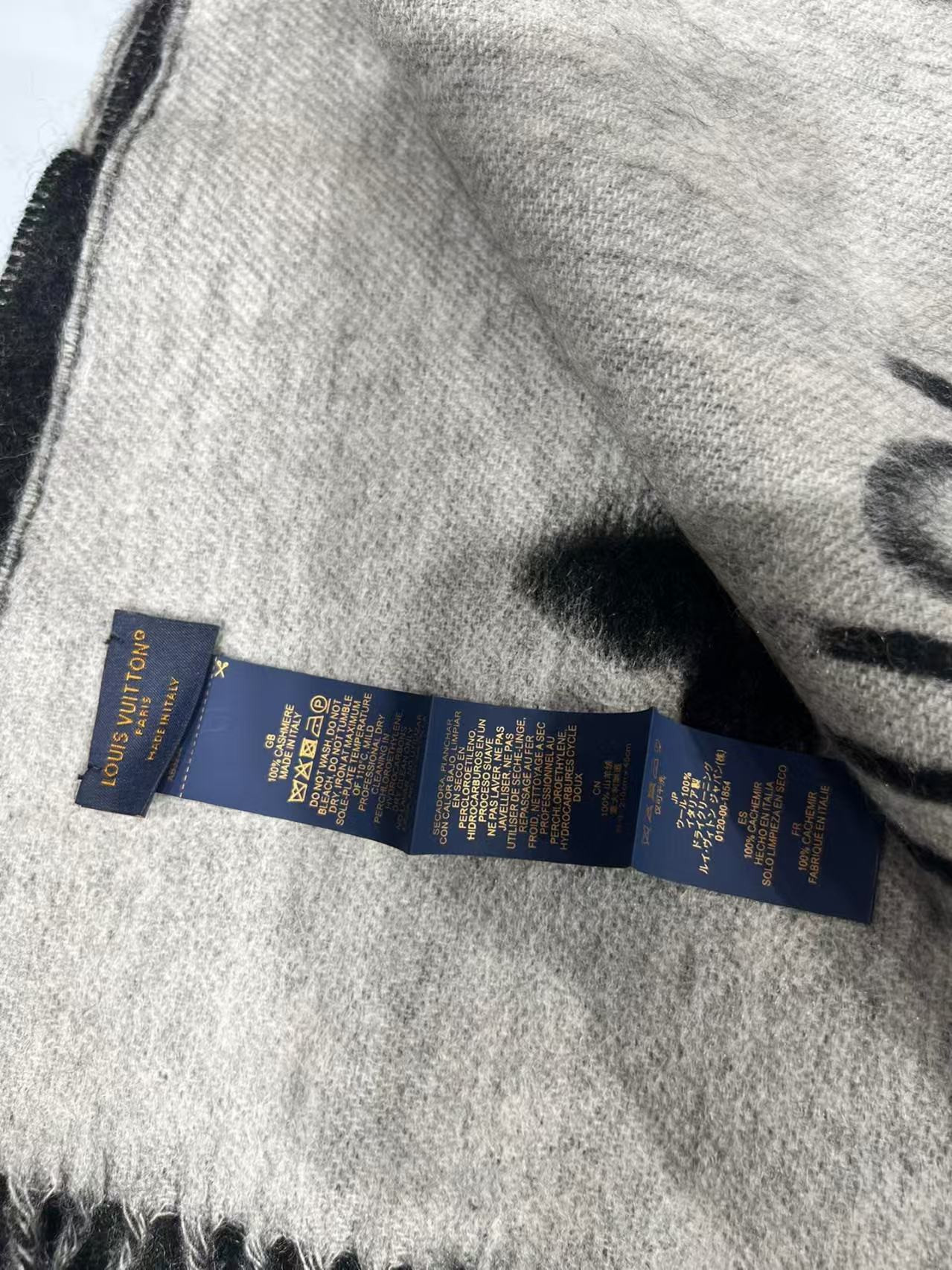 l0vis Vvtt0n reykjavik scarf