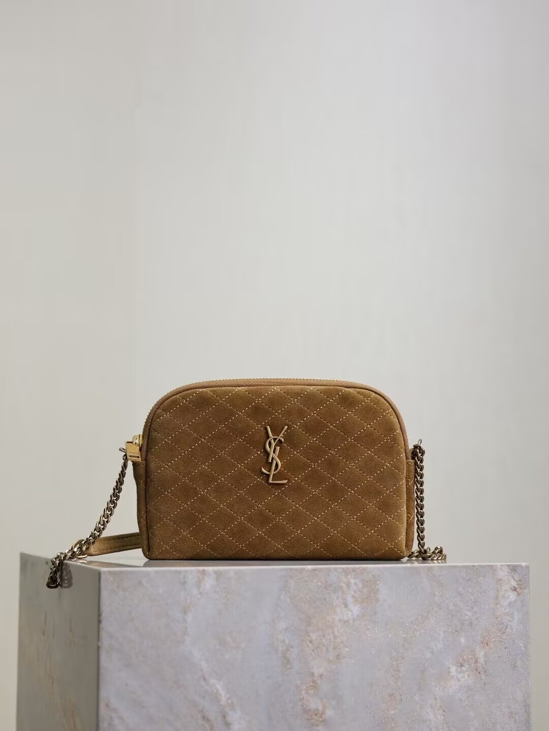 Y51 Gaby ZIPPED POUCH IN SUEDE 18x13x3.5cm