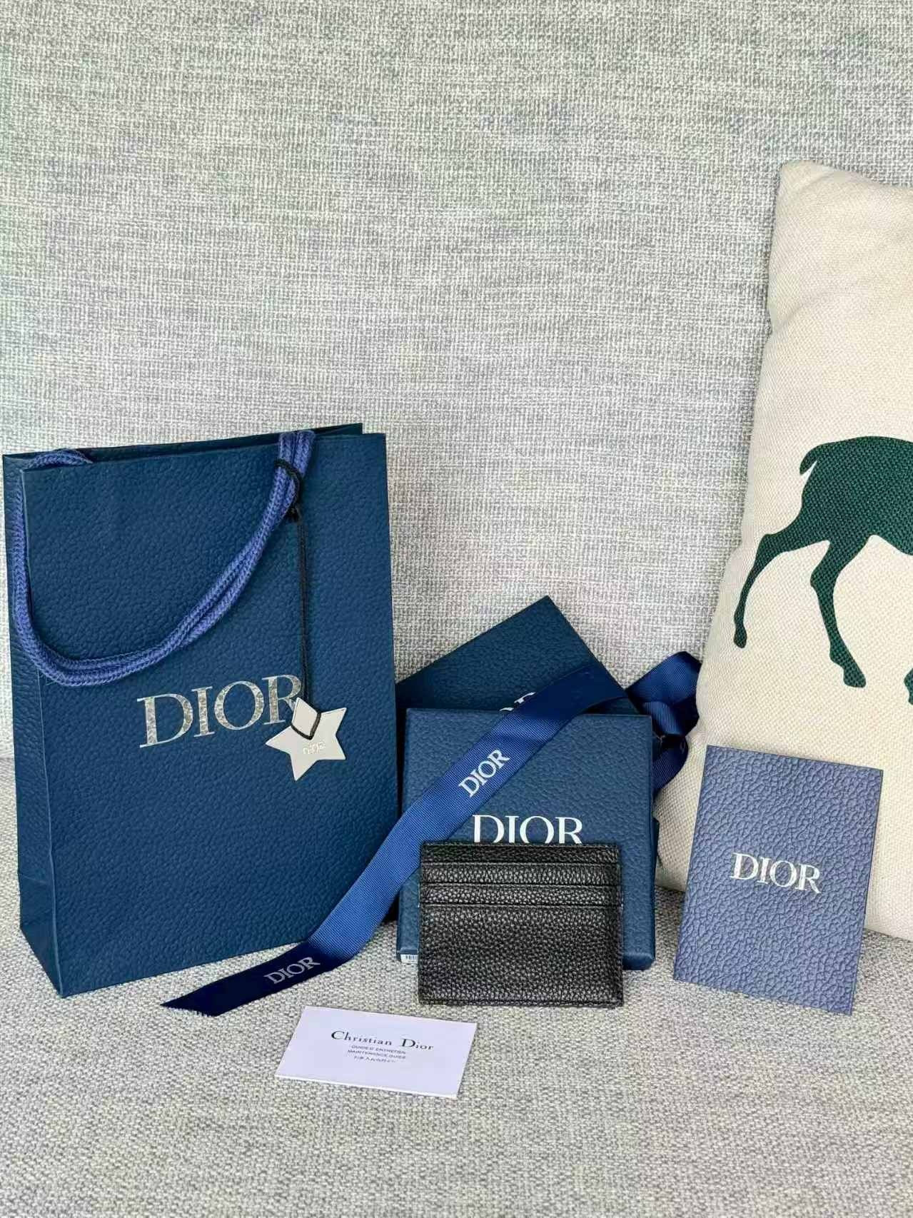D10r Card Holder 10x8x0.4cm