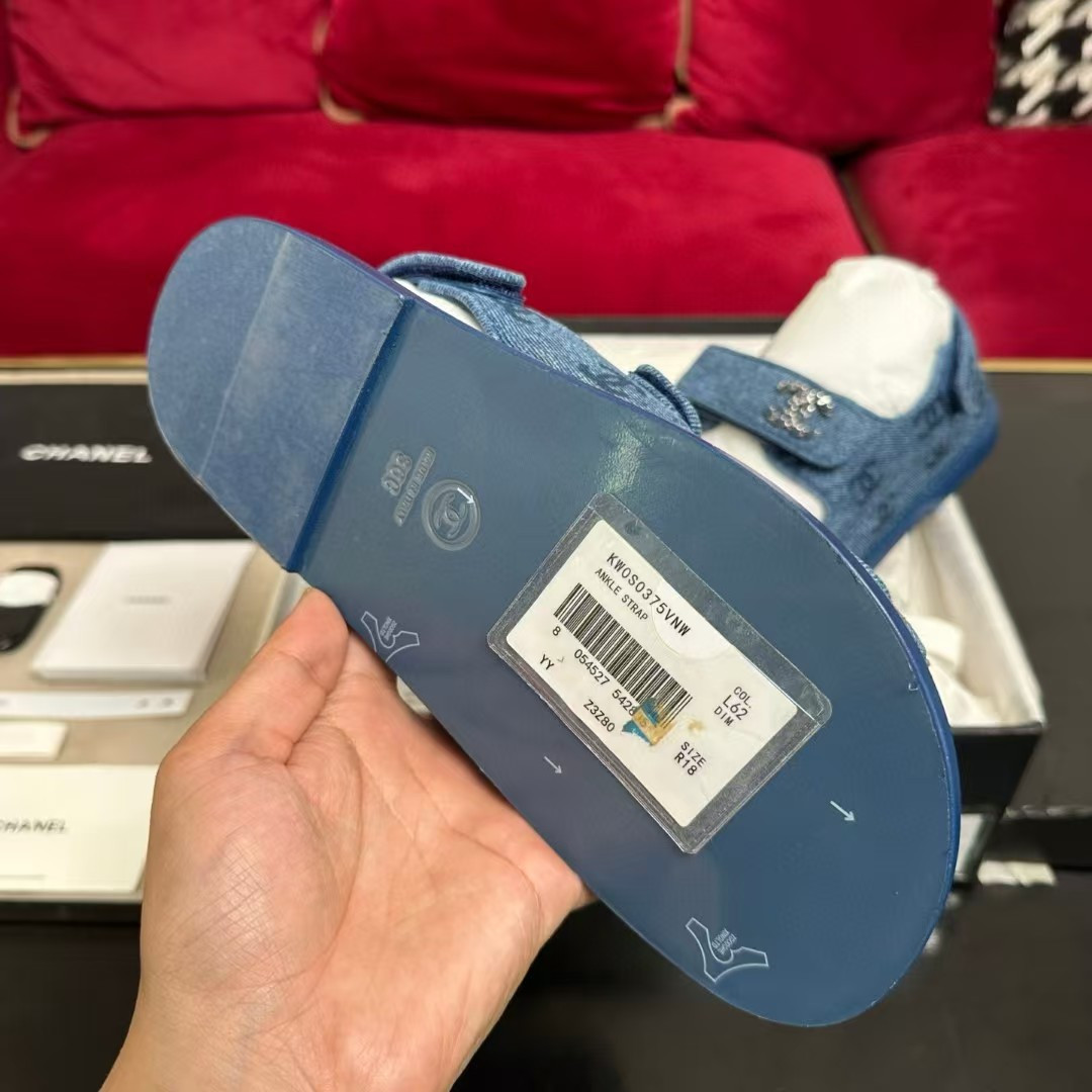 UA Ch**el Slides