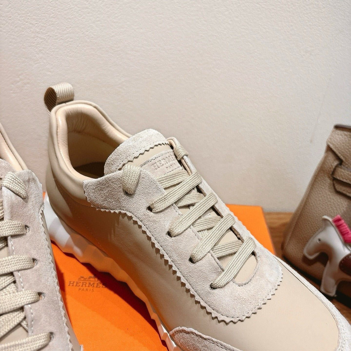 ua H**me5 bouncing sneaker