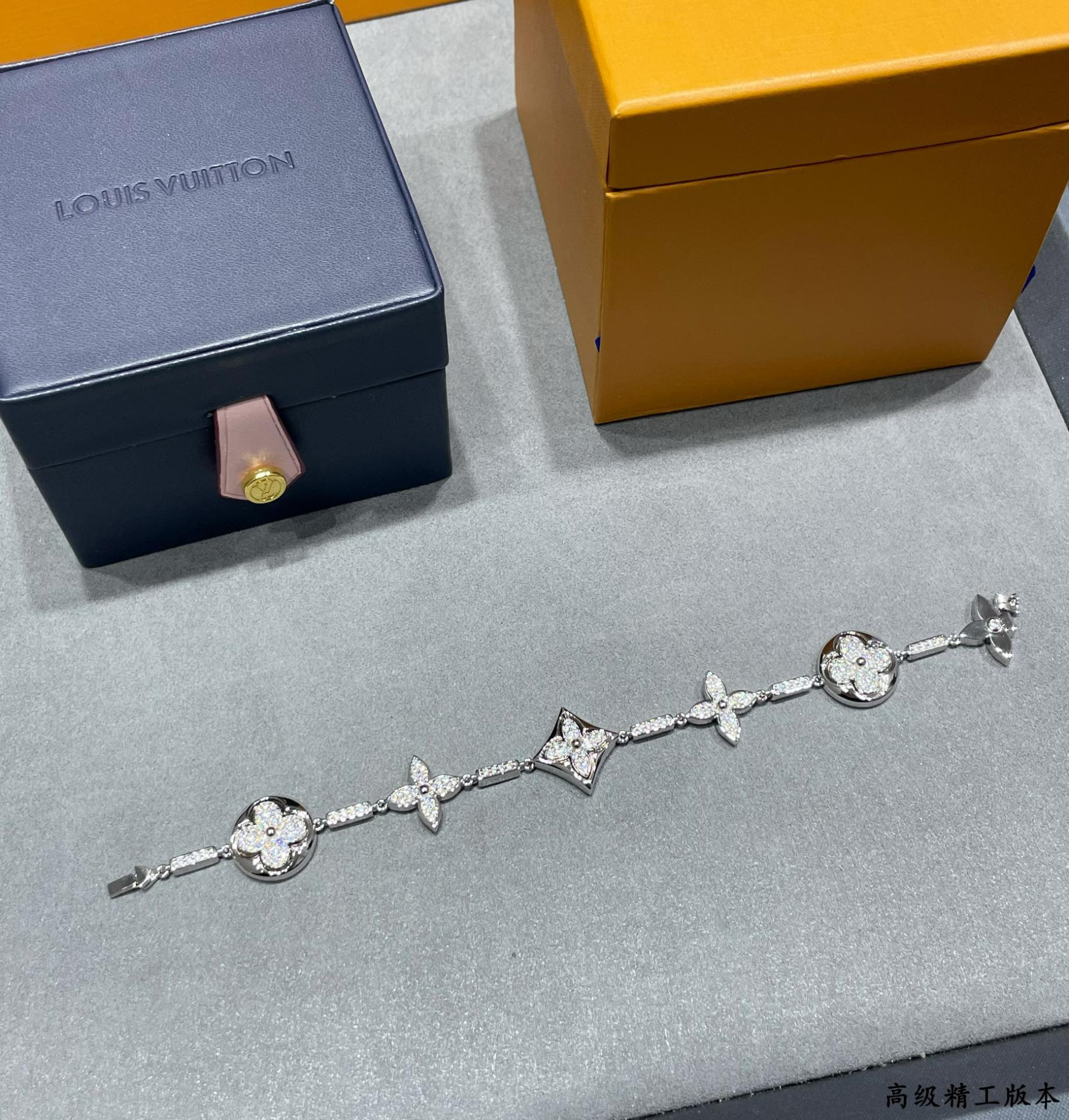 L0vis Vvtt0n Large six-flower full D1am0nd Bracelet