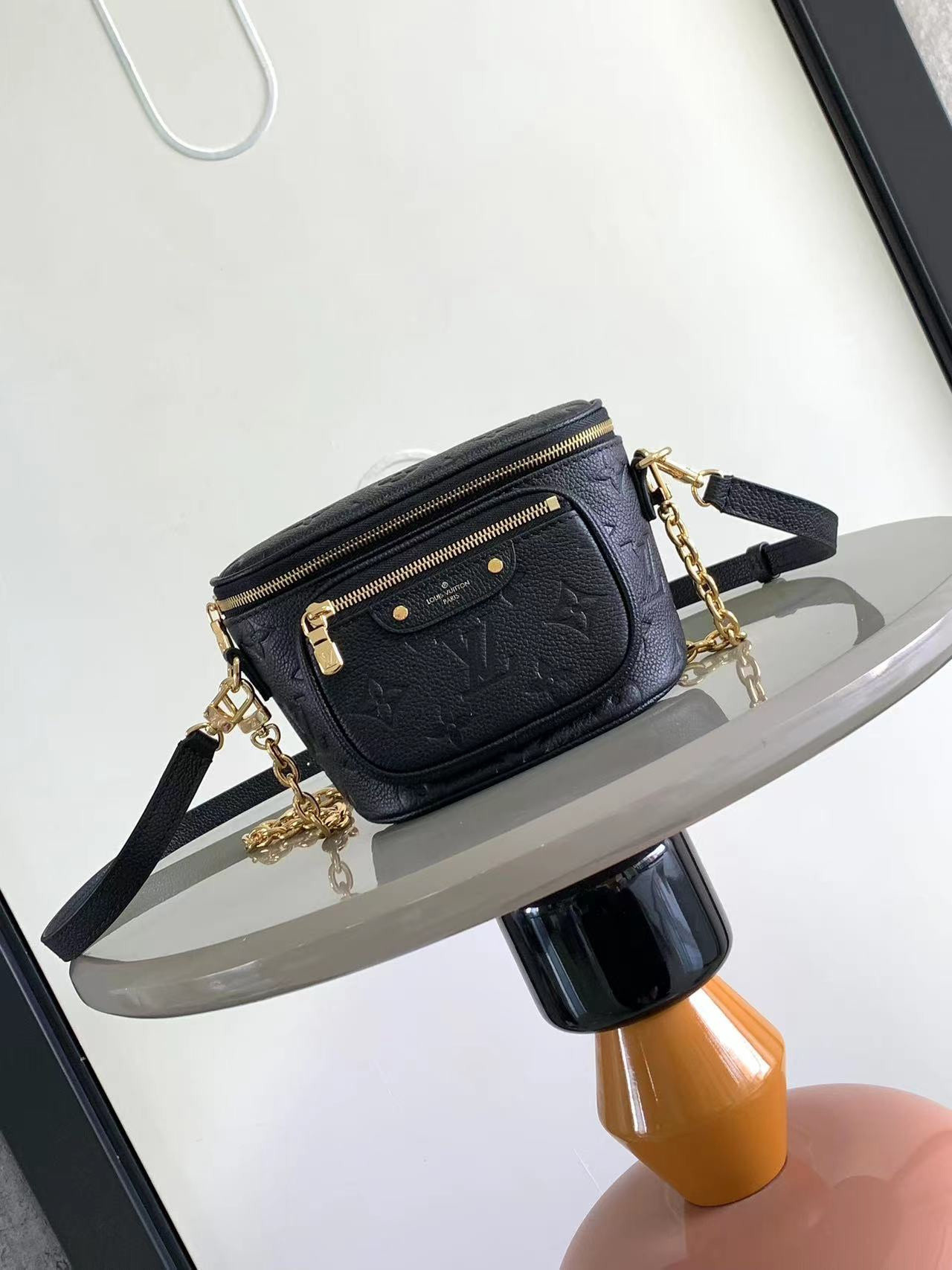LV Mini Bumbag M46917 17x12x9.5CM